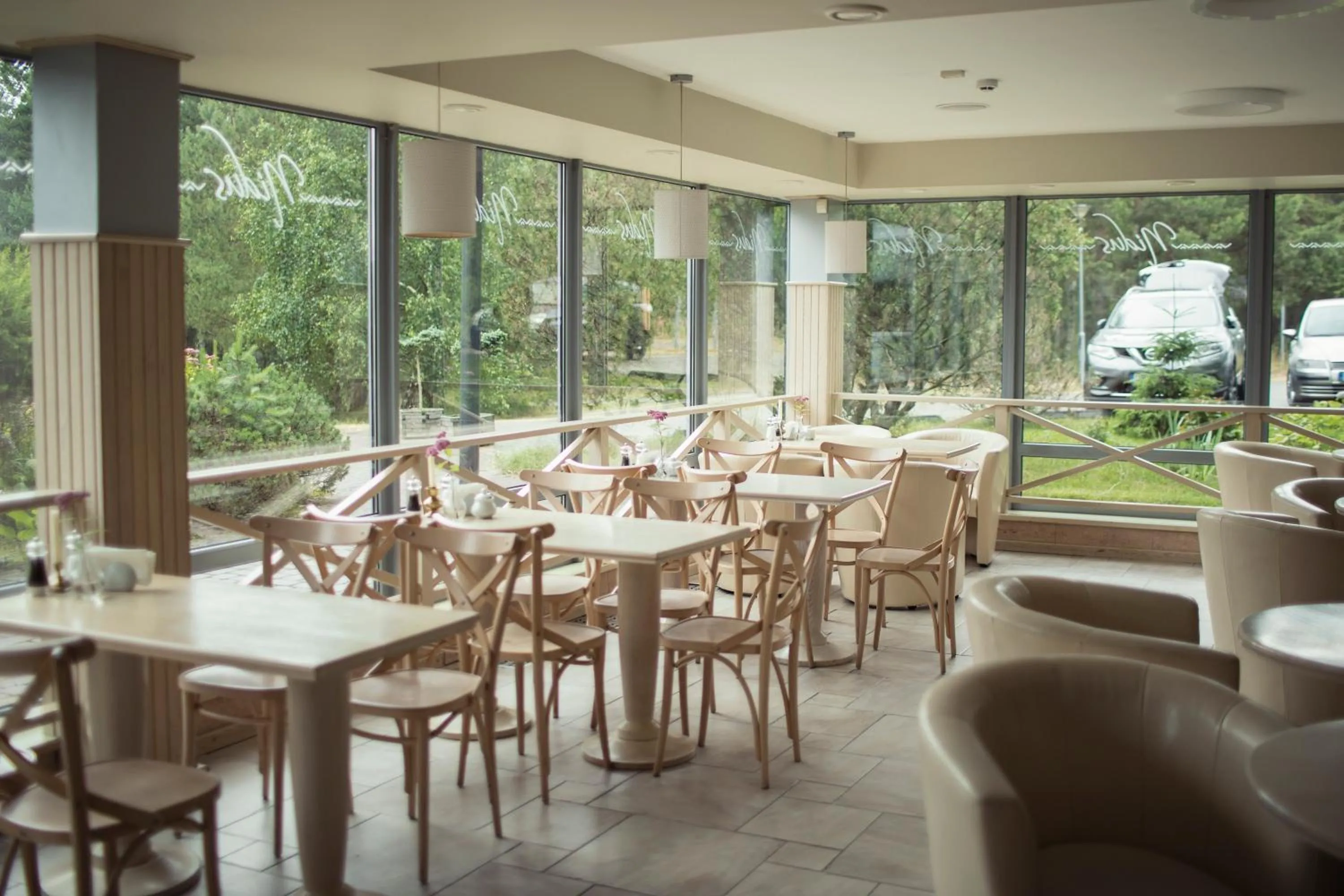 Restaurant/places to eat in Nidus