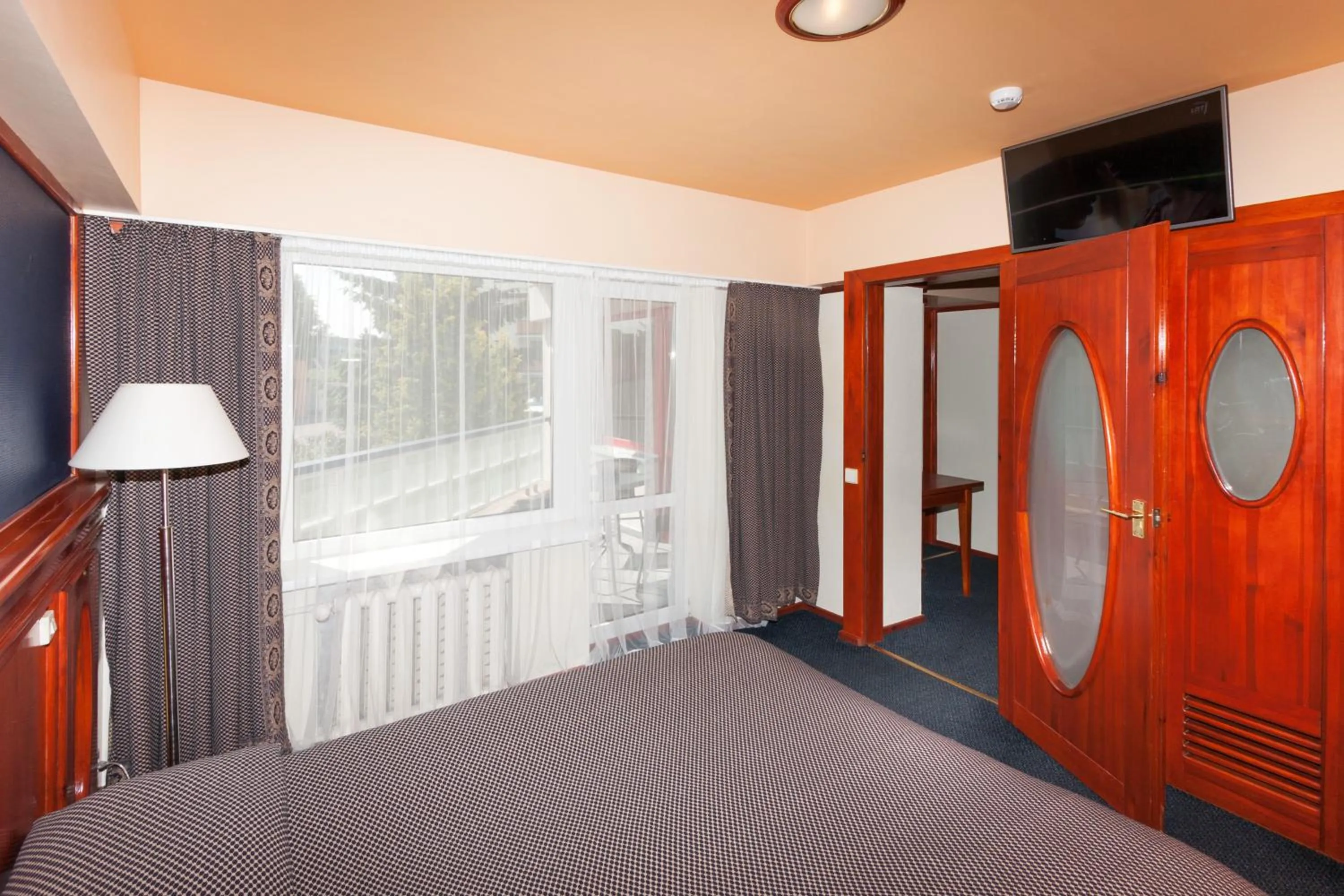 TV and multimedia, Bed in Tauras Center Hotel