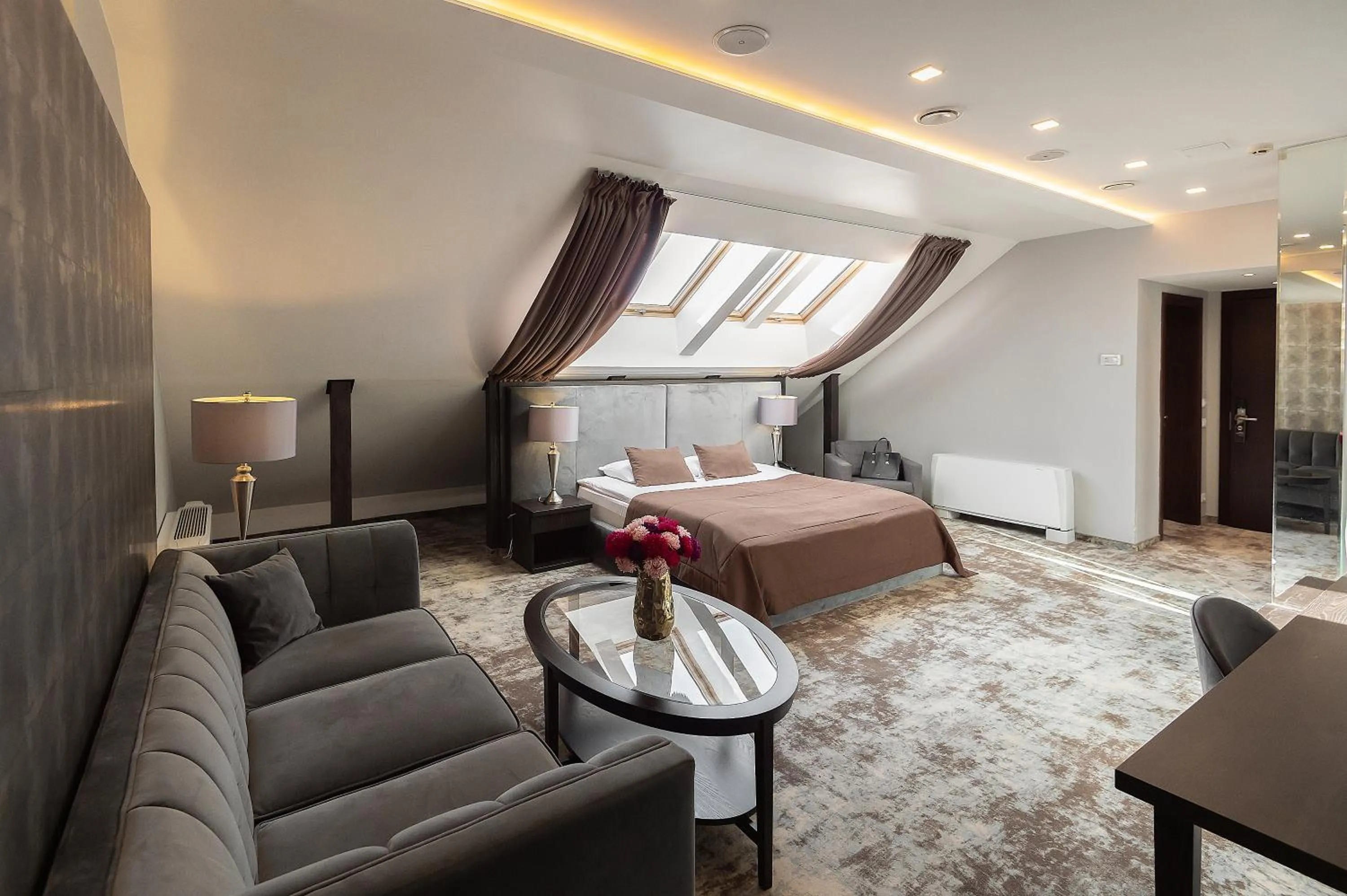 Photo of the whole room, Bed in Old Mill Hotel