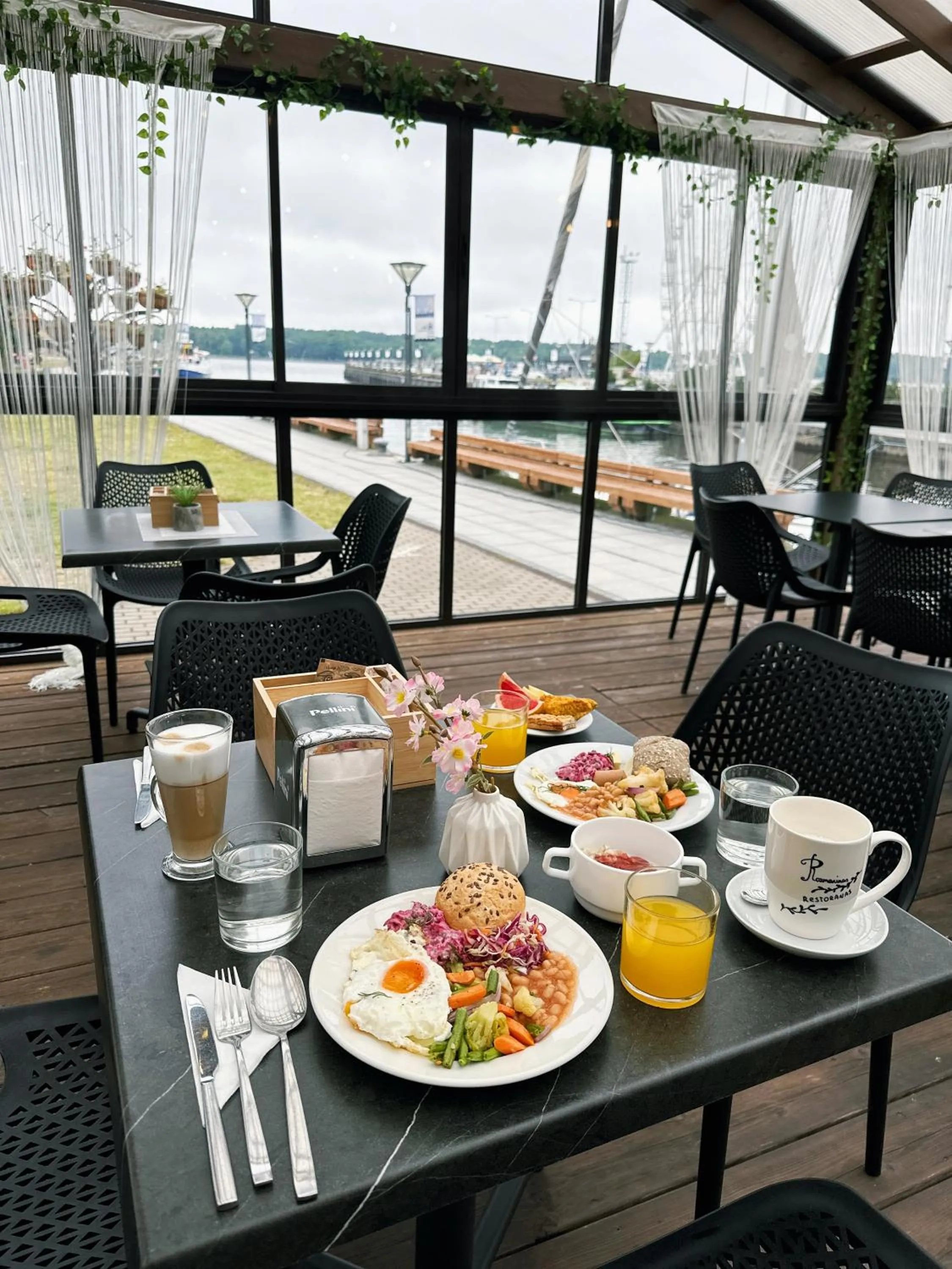 Breakfast in Old Mill Hotel