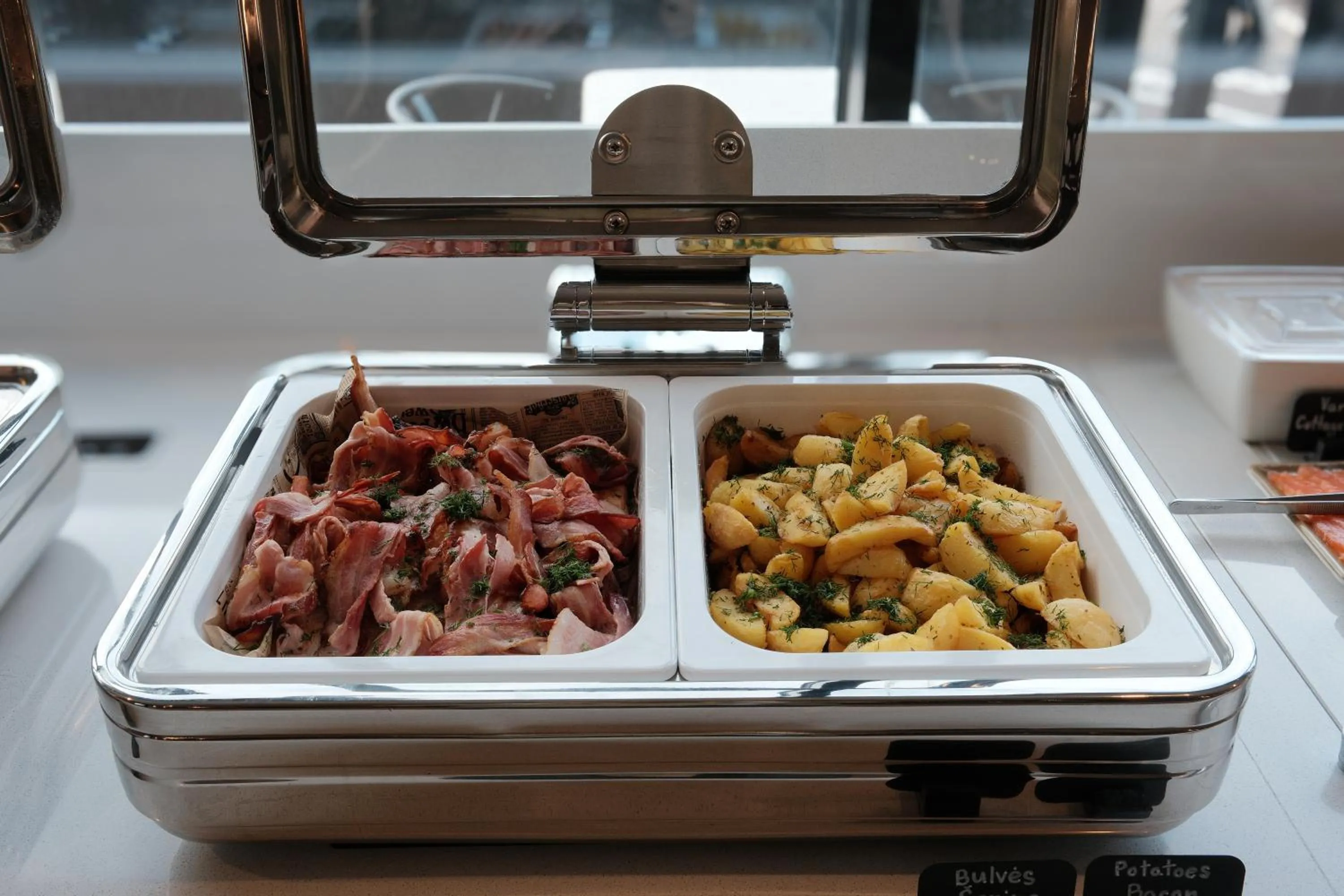 Restaurant/places to eat in AIRINN Vilnius Airport Hotel RENOVATED 2025