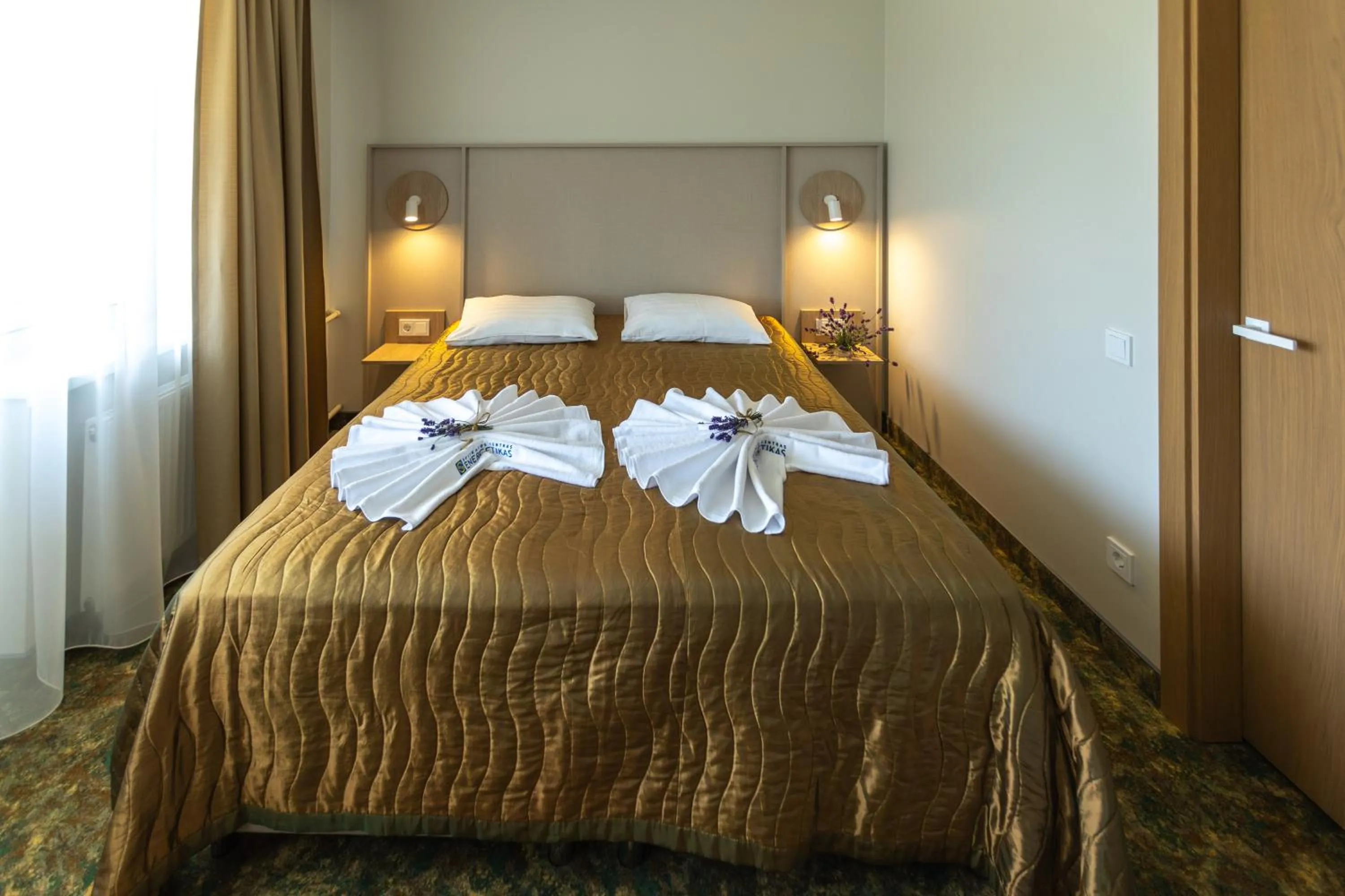 Photo of the whole room, Bed in Health & Wellness Center Energetikas