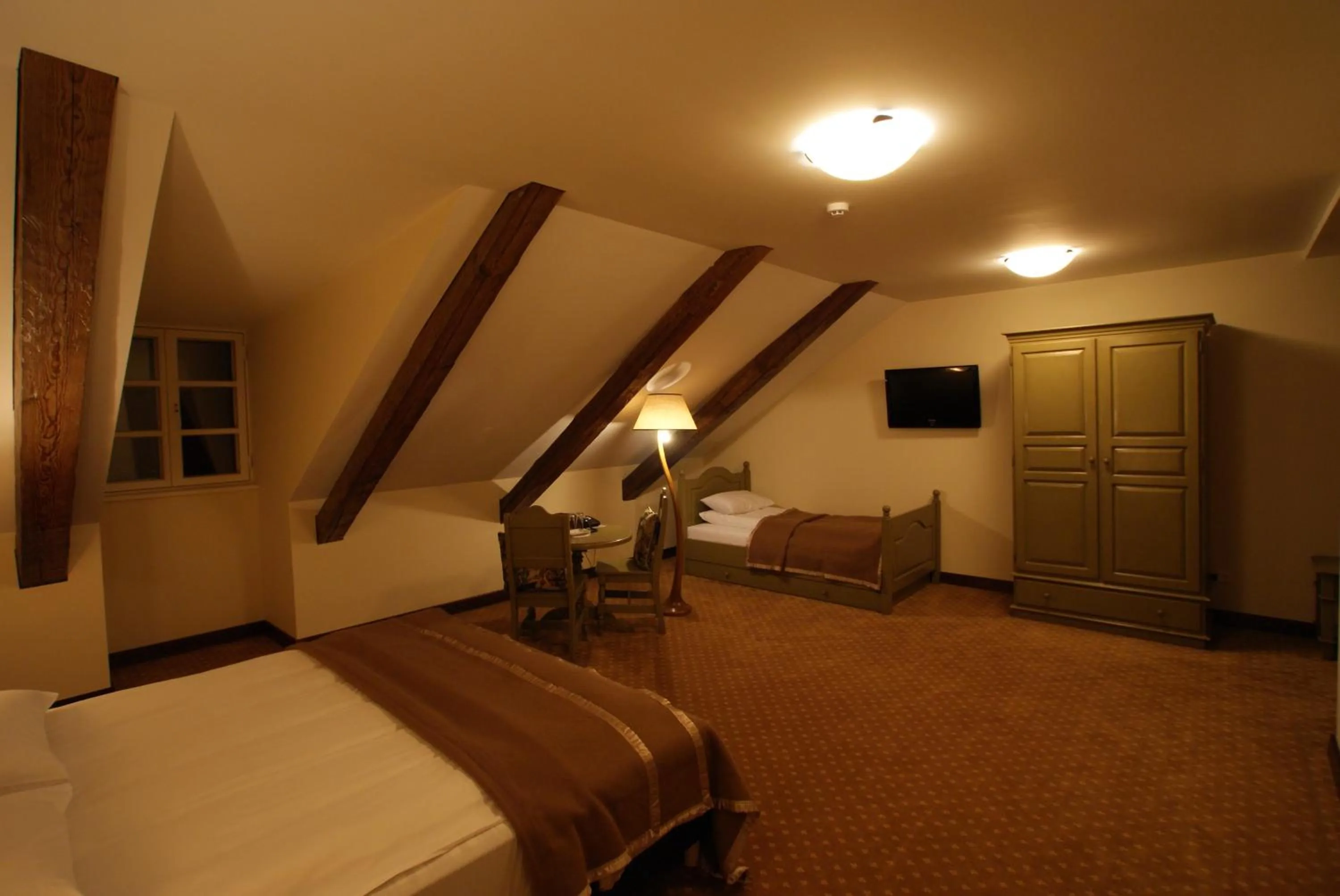 Photo of the whole room, Bed in Bistrampolis Manor
