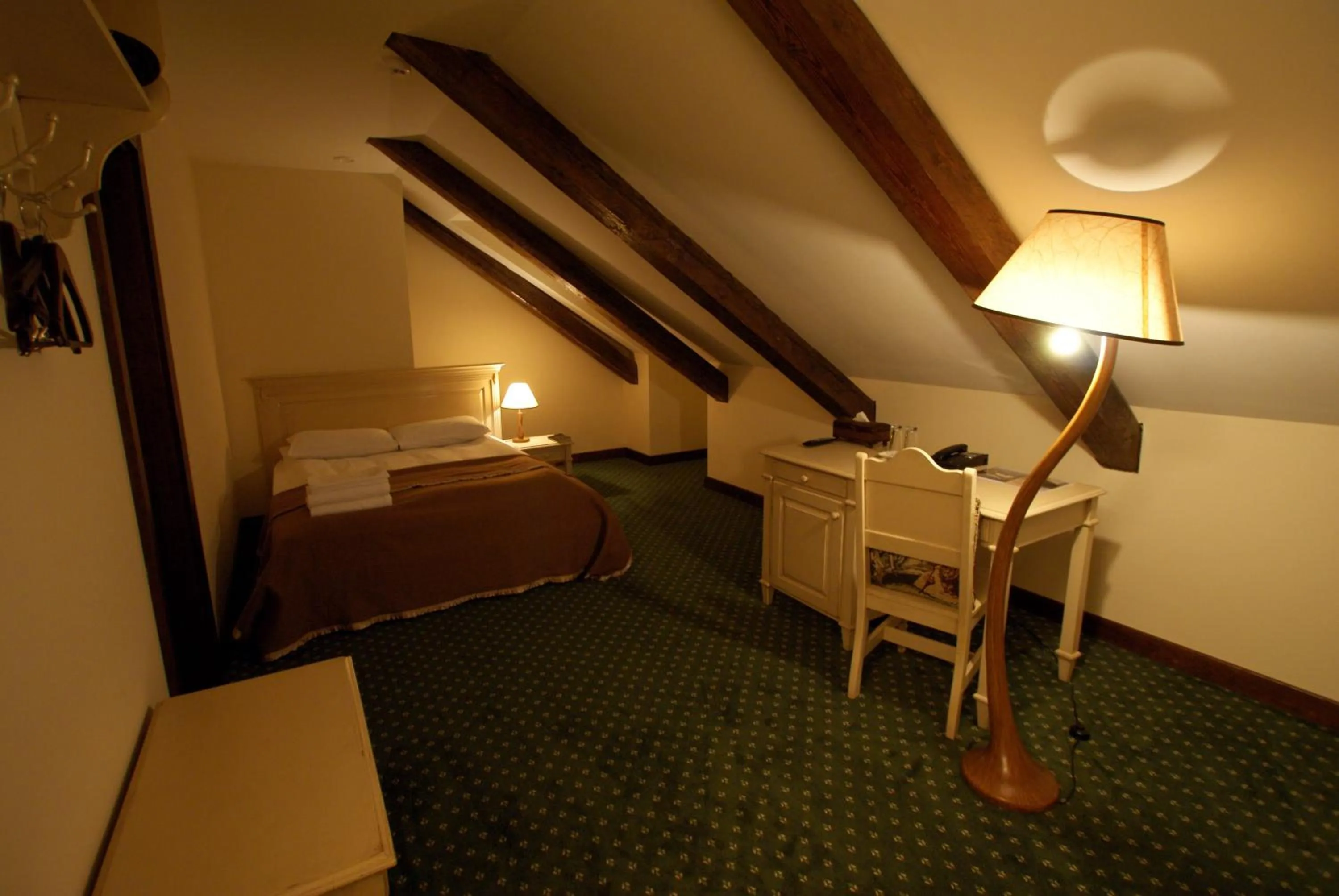 Bed in Bistrampolis Manor