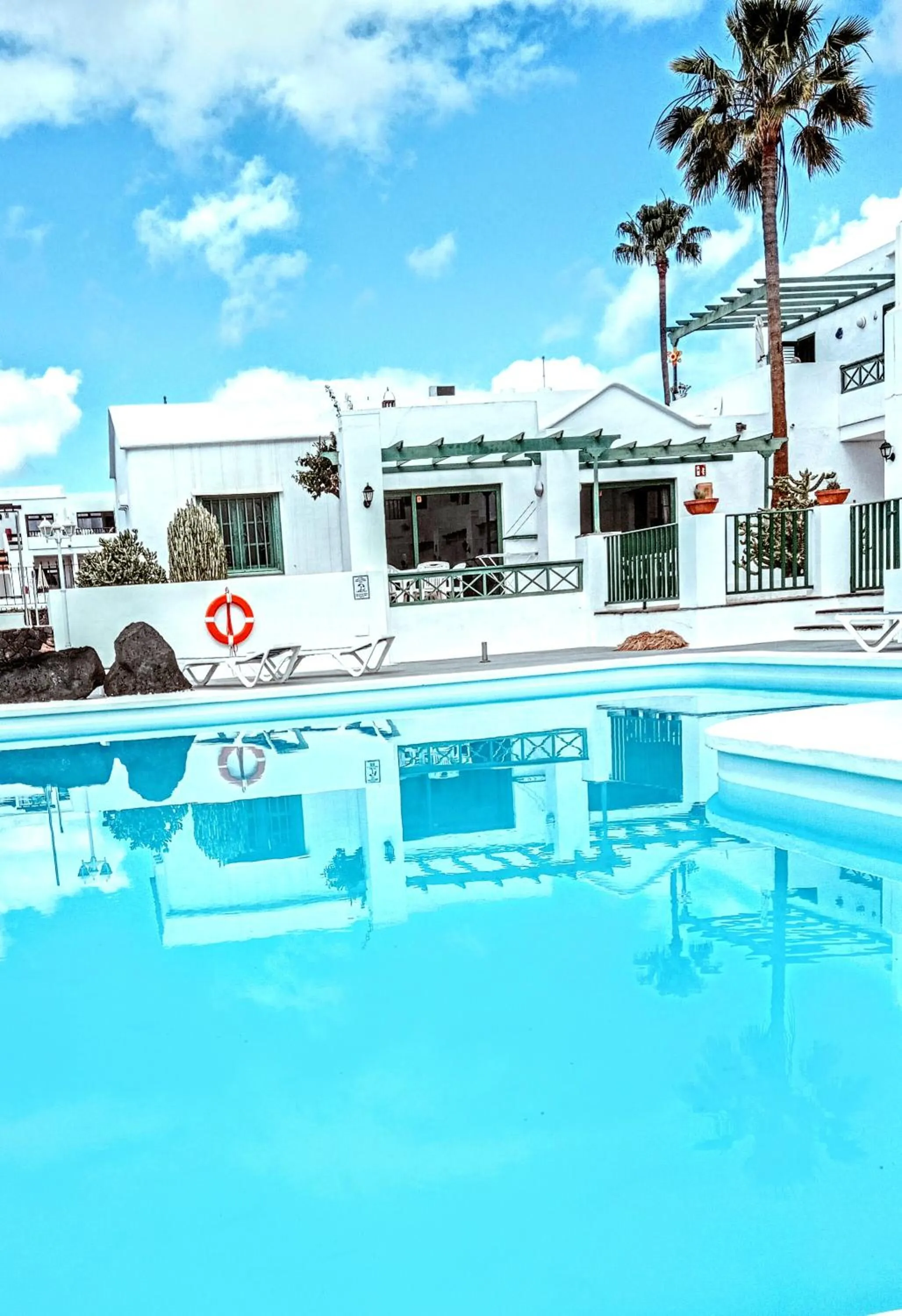 Day in Apartamentos las Acacias