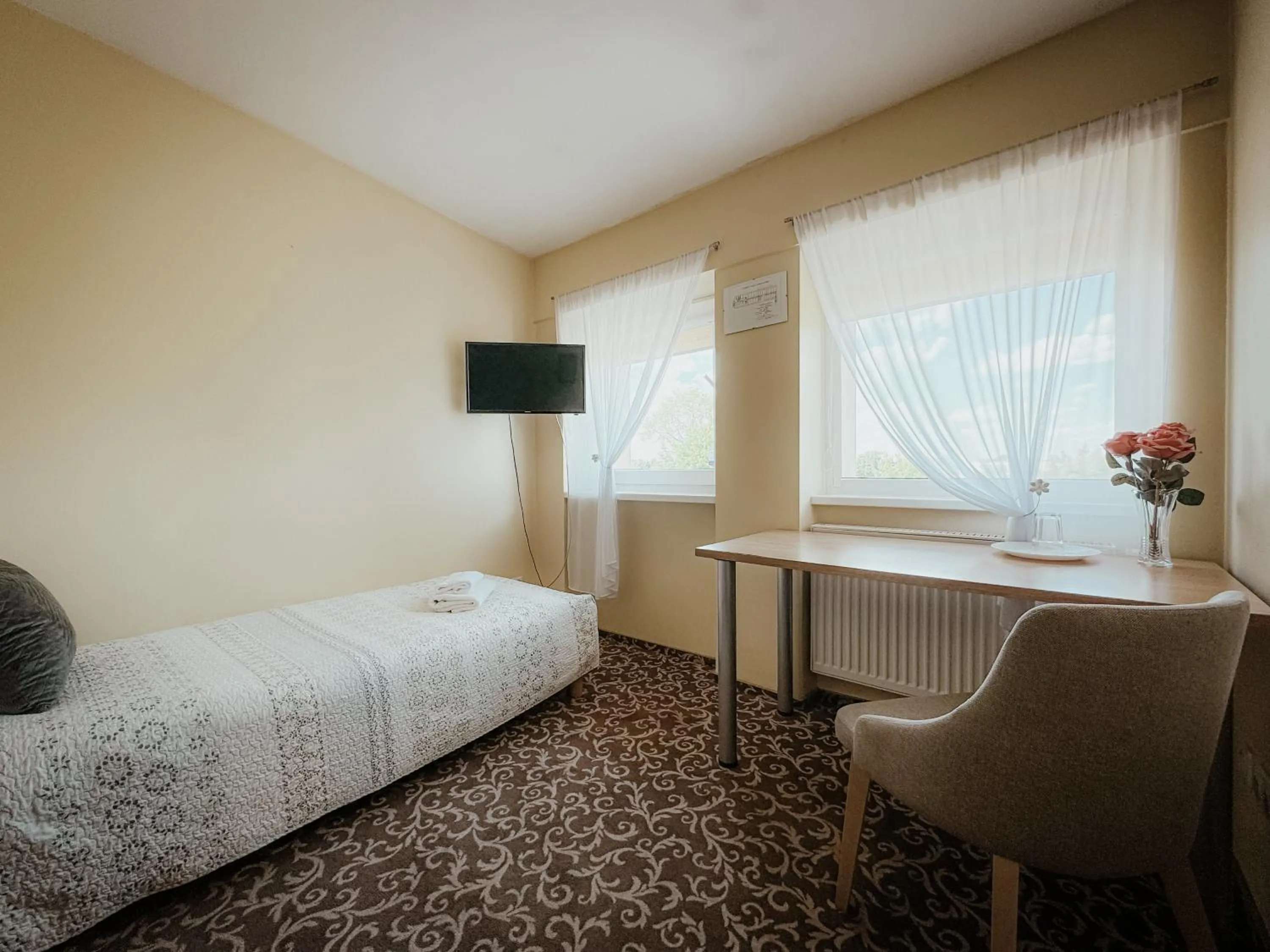 Photo of the whole room, Bed in Pervaža