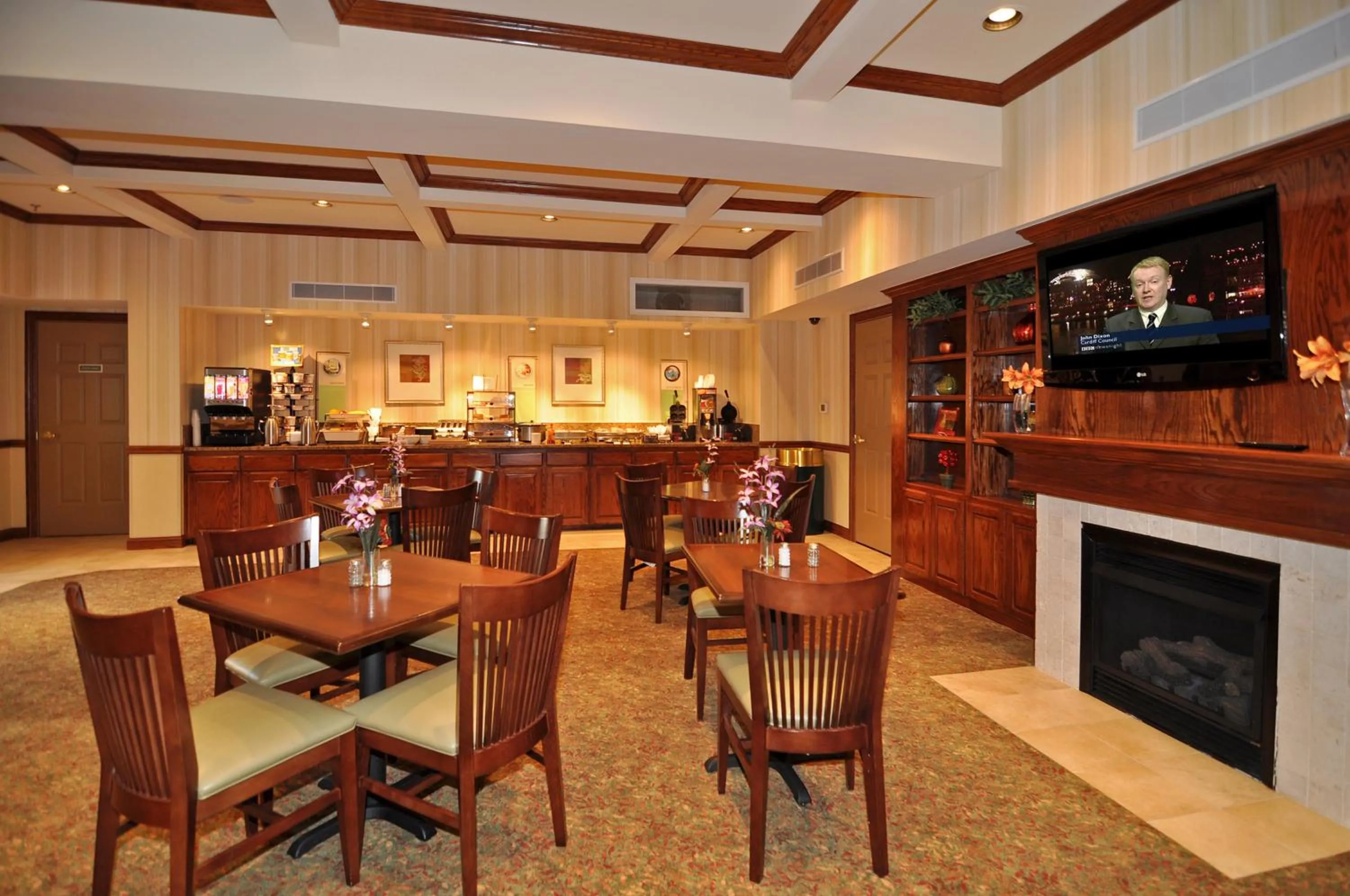 Breakfast in Country Inn & Suites by Radisson, Conway, AR