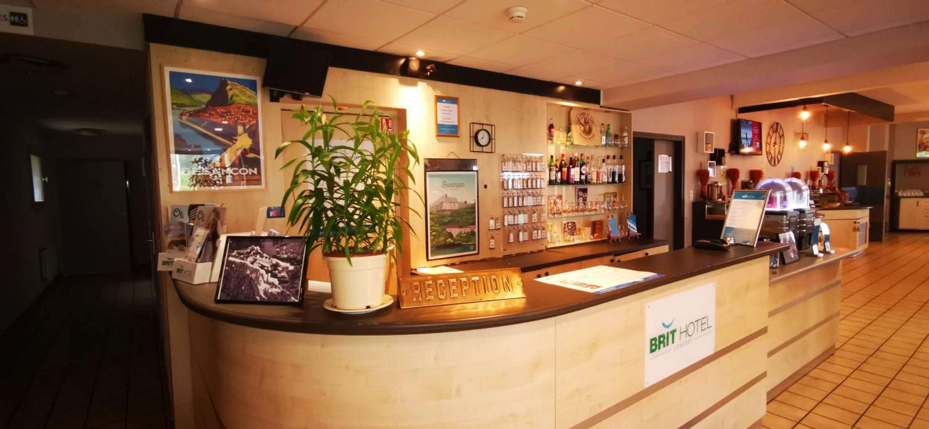 Lobby or reception in Brit Hotel Besancon l'Horloge
