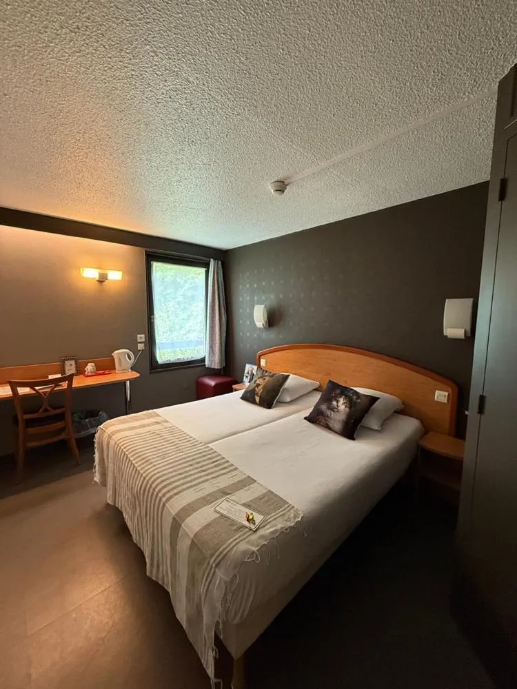 Photo of the whole room, Bed in Brit Hotel Besancon l'Horloge