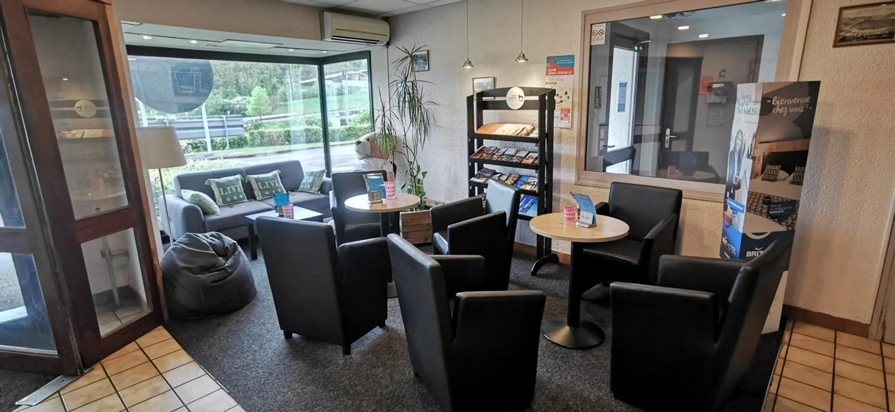 Lounge or bar in Brit Hotel Besancon l'Horloge