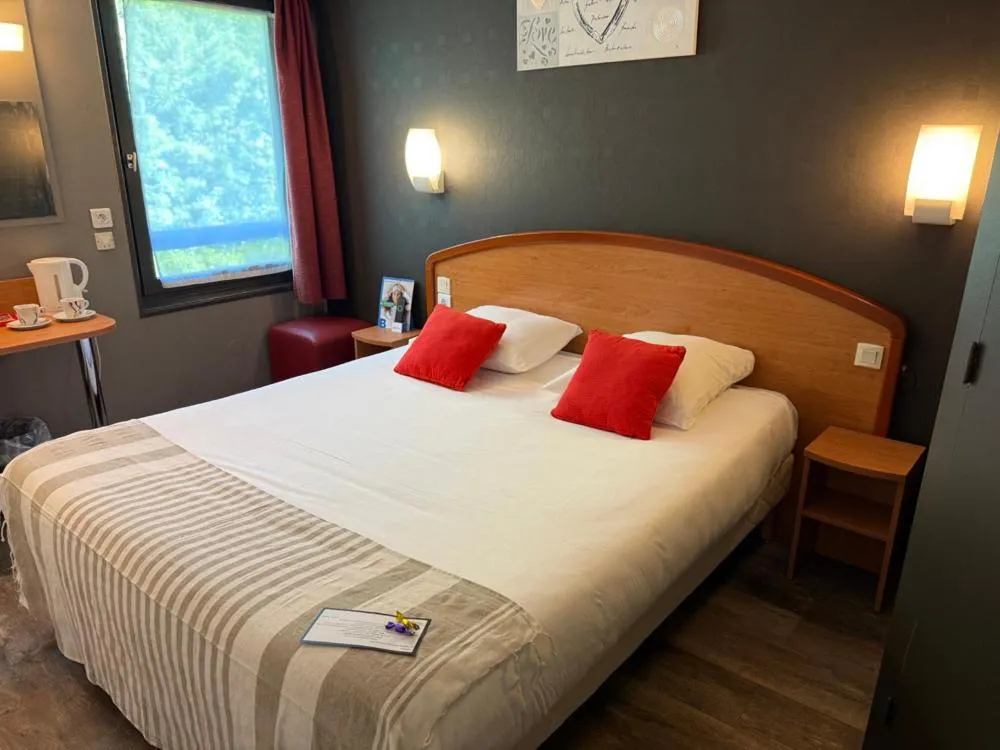 Photo of the whole room, Bed in Brit Hotel Besancon l'Horloge