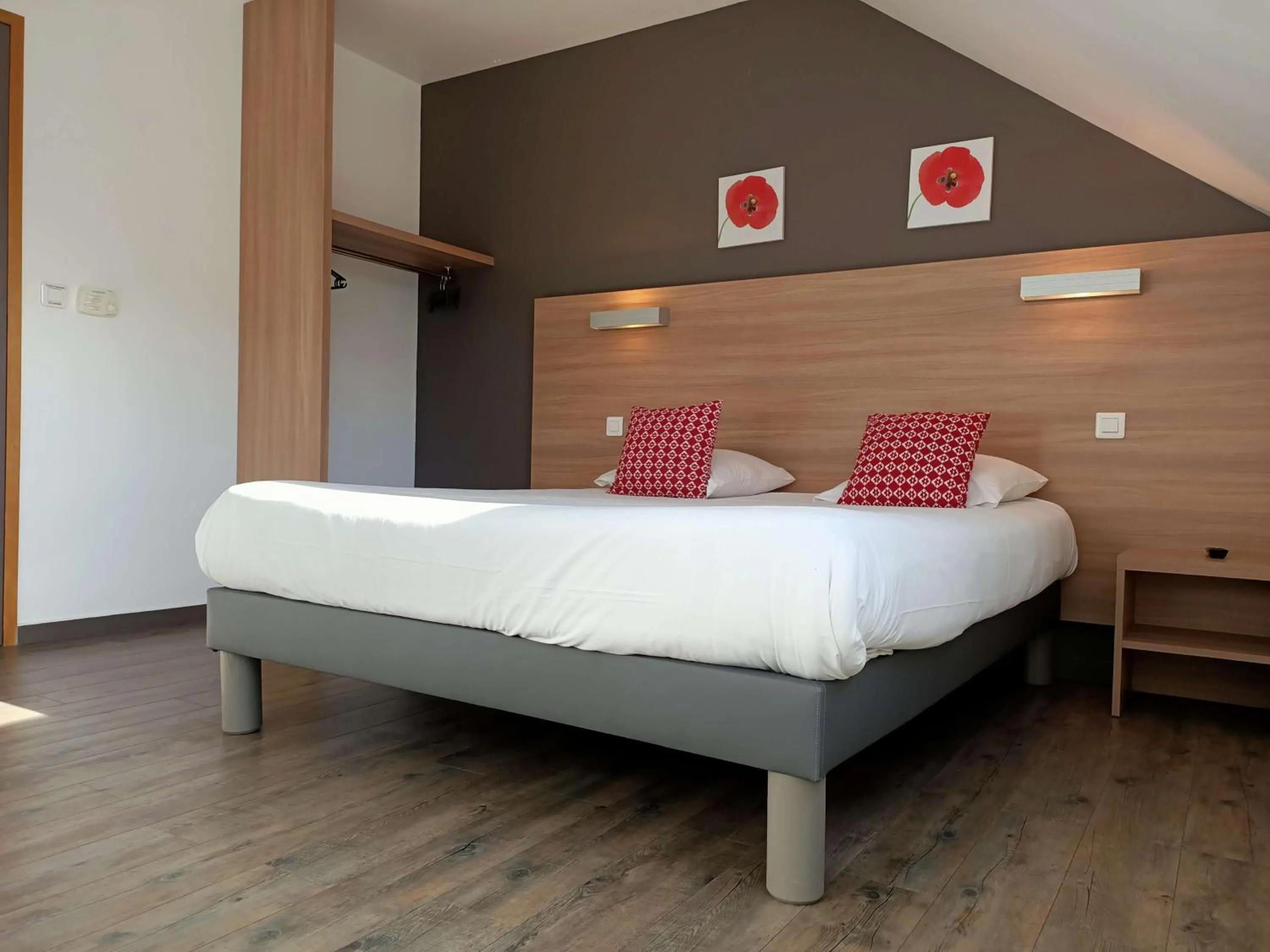 Bedroom, Bed in Brit Hotel Besancon l'Horloge