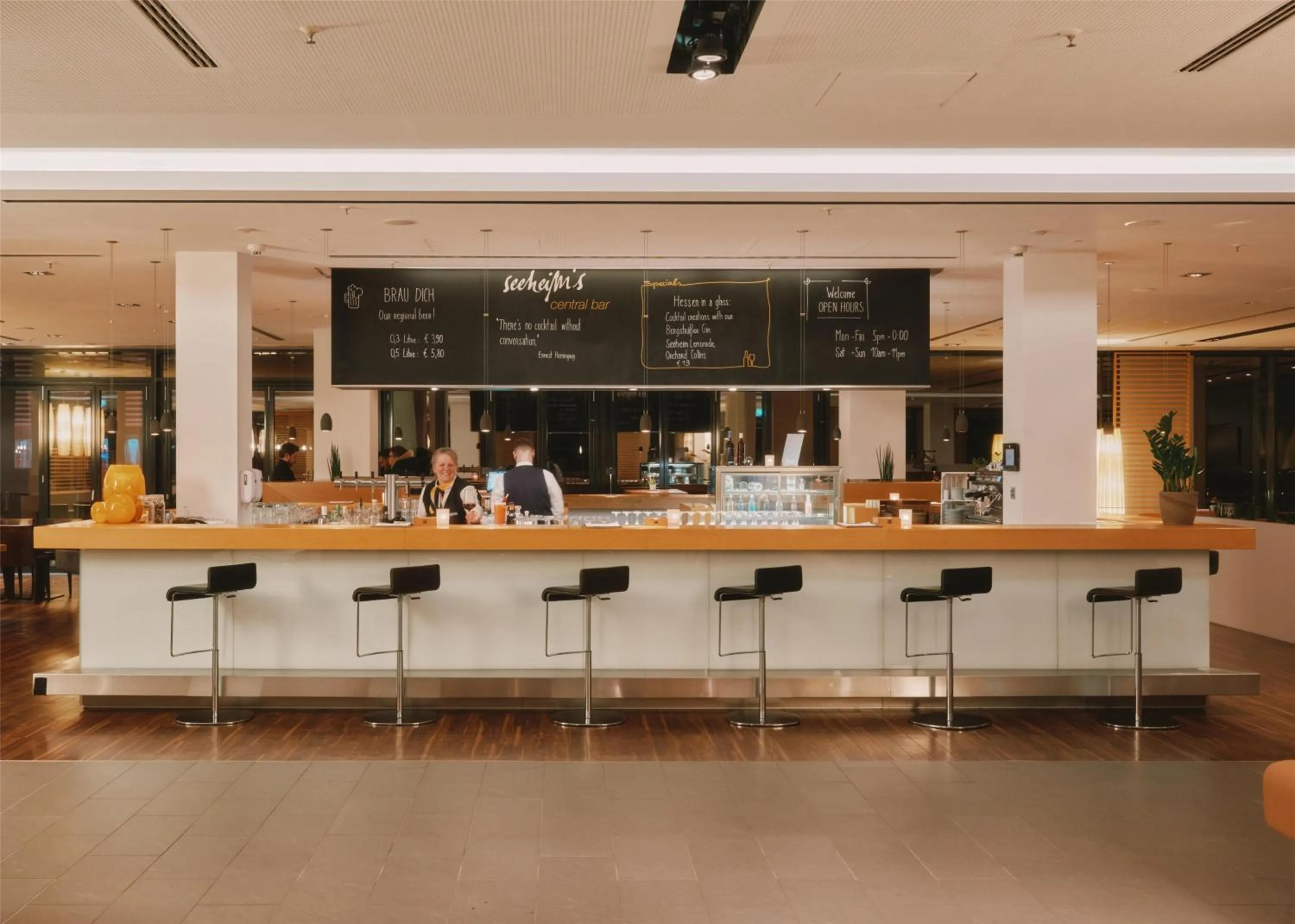 Lounge or bar in Lufthansa Seeheim - More than a Conference Hotel