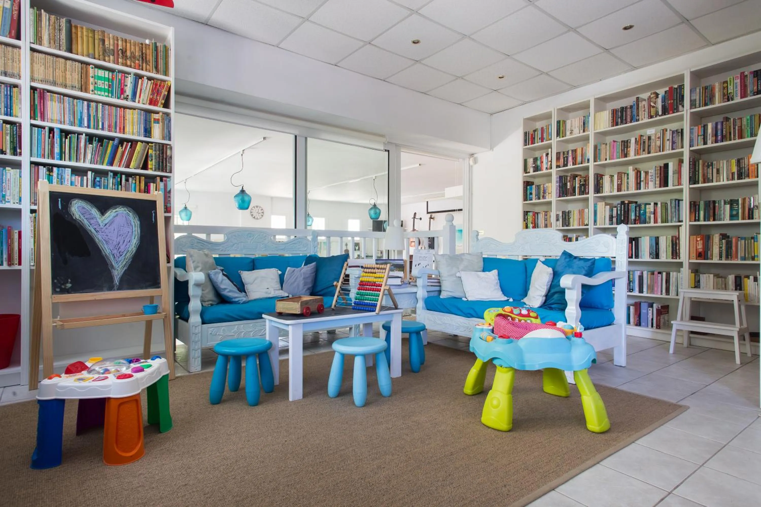Library in Daphne's Club Hotel Apartments