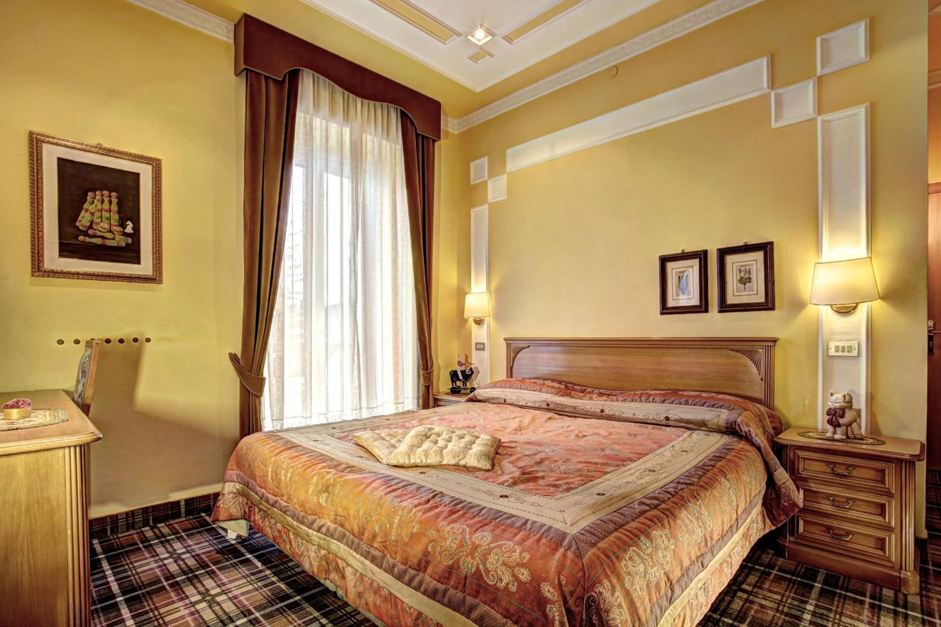 Coffee/tea facilities, Bed in Hotel Regina