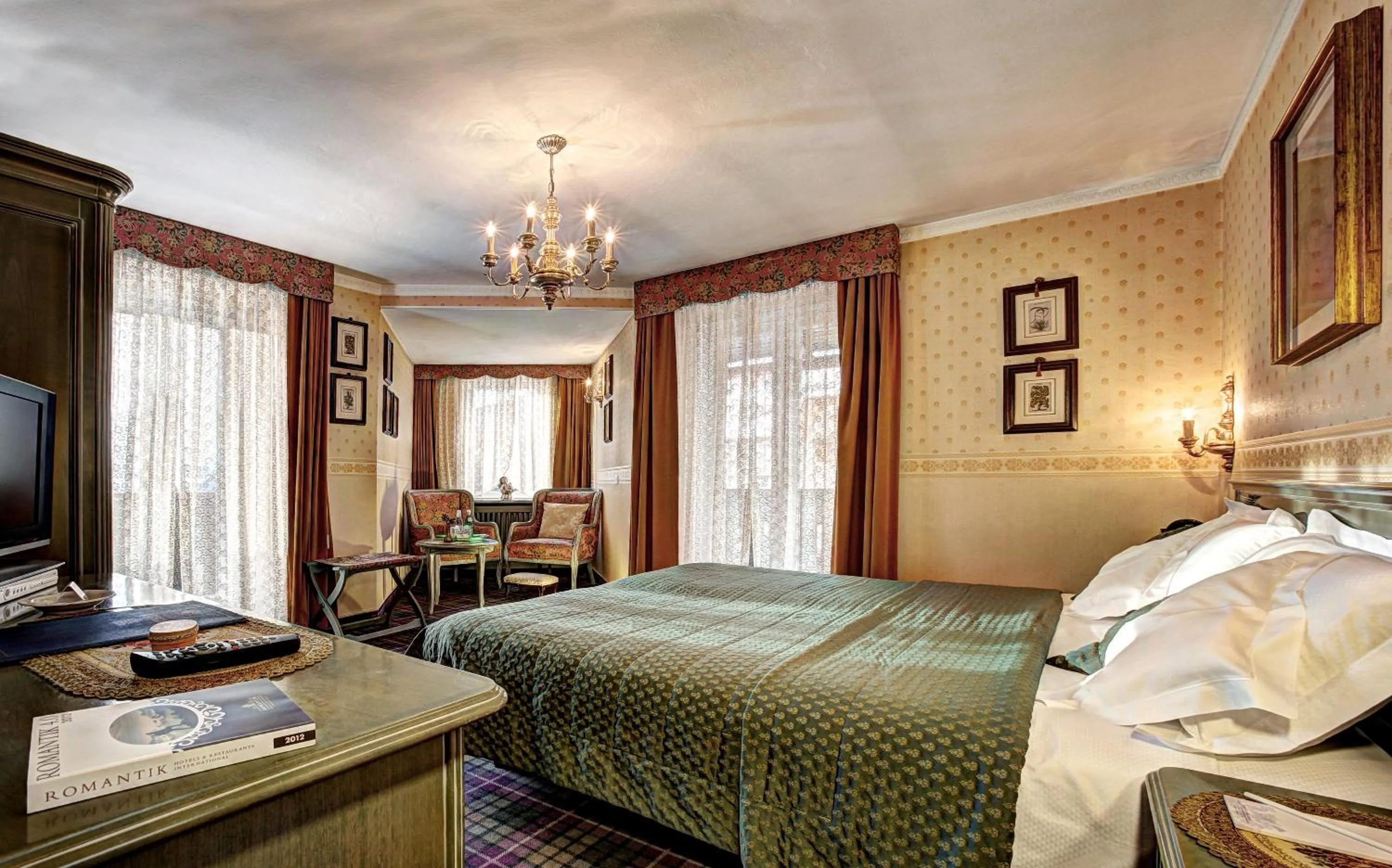 Coffee/tea facilities, Bed in Hotel Regina