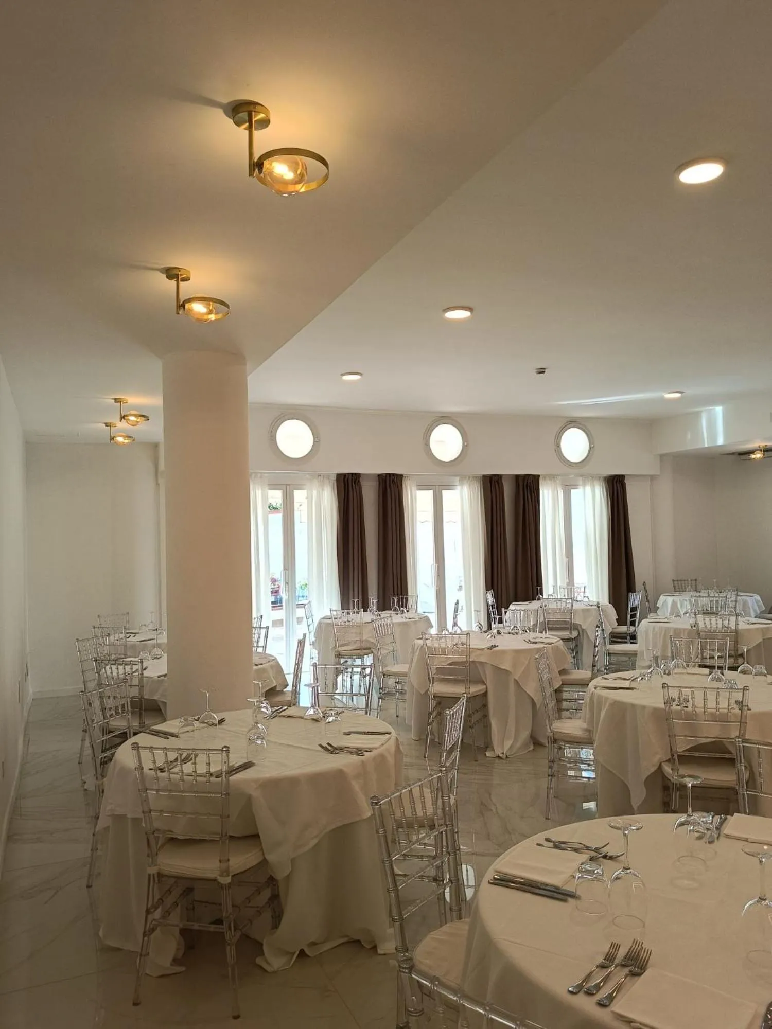 Restaurant/places to eat in Eden Bleu