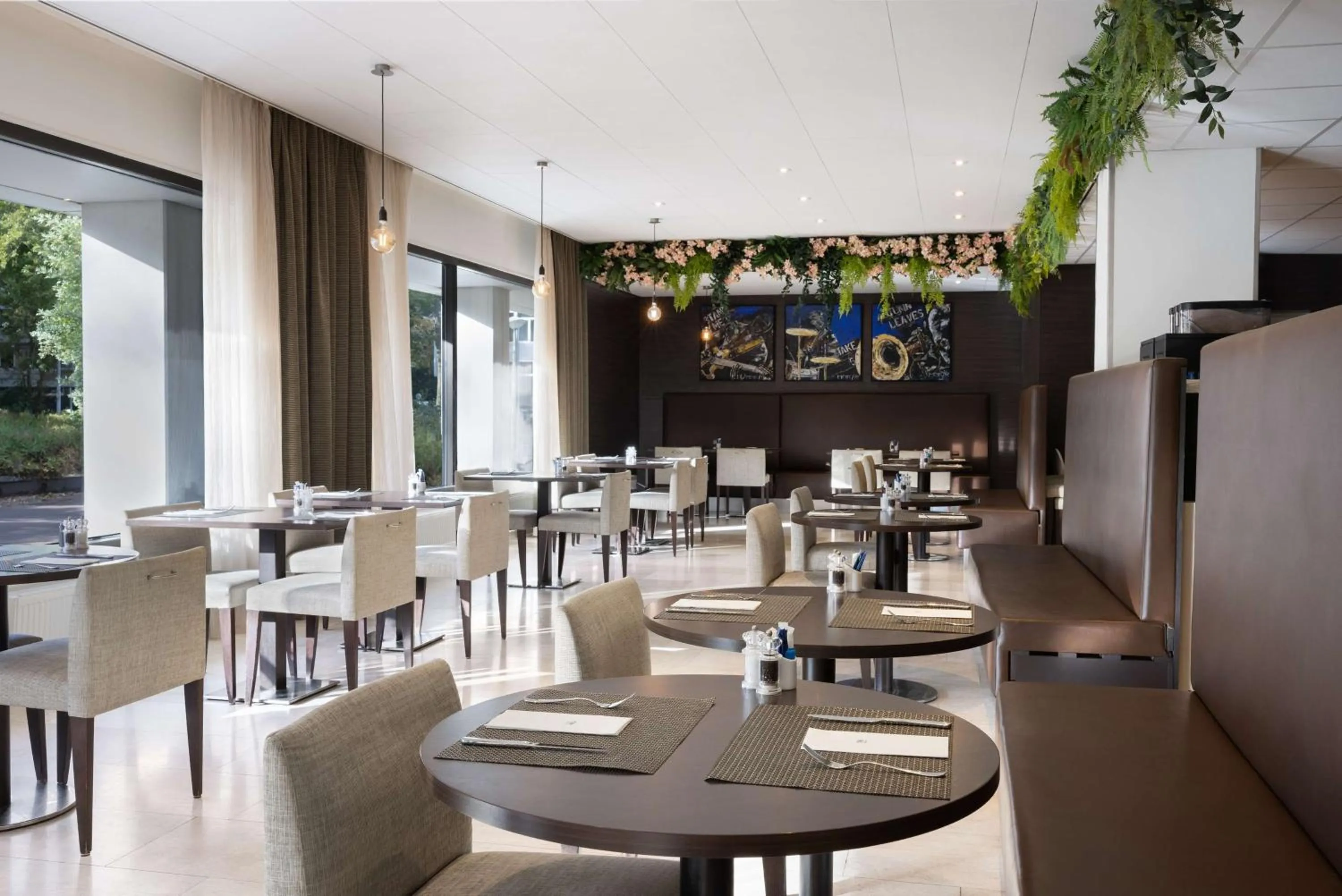 Restaurant/places to eat in NH Amsterdam Zuid