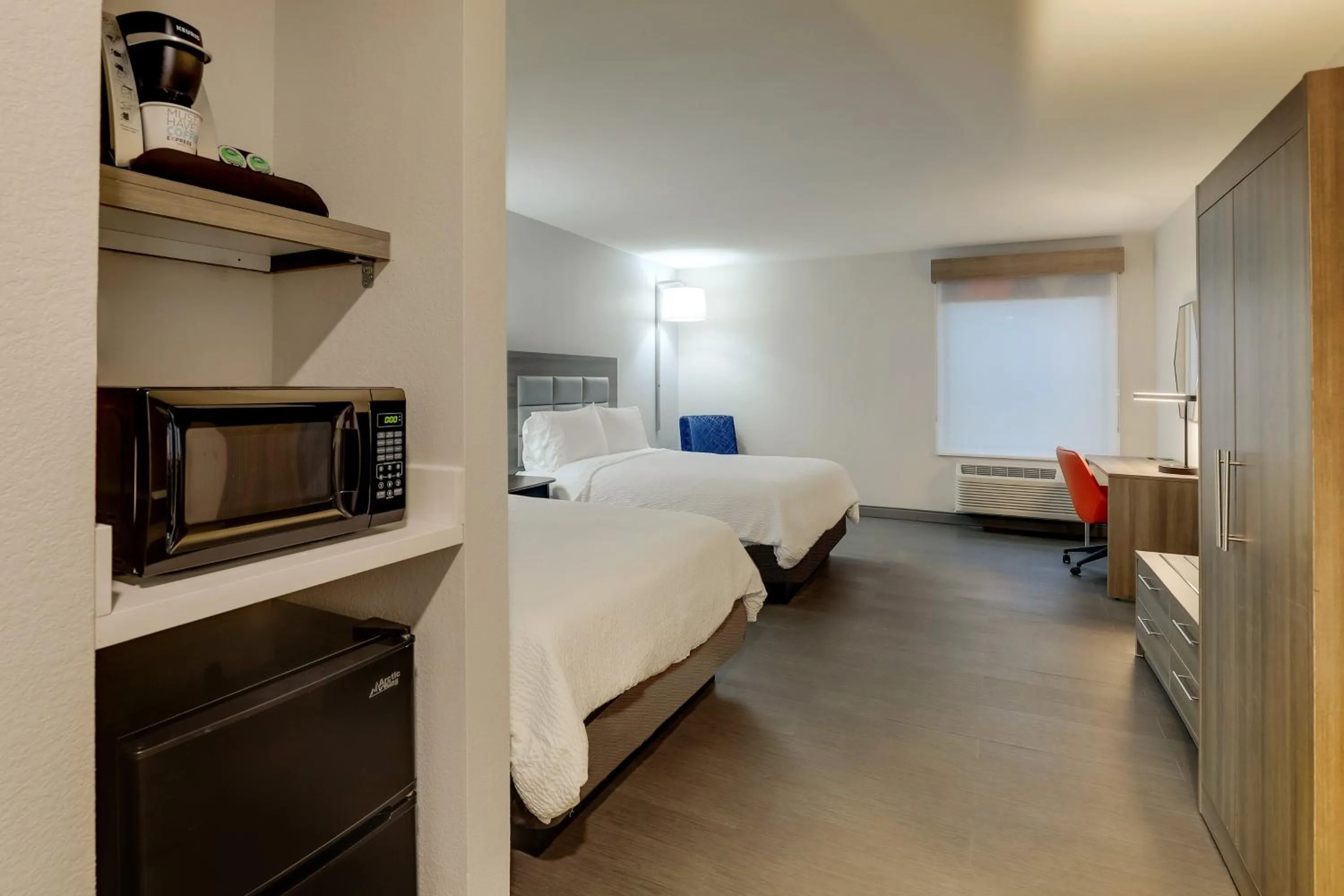 Photo of the whole room, Bed in Holiday Inn Express Lexington Southwest Nicholasville by IHG