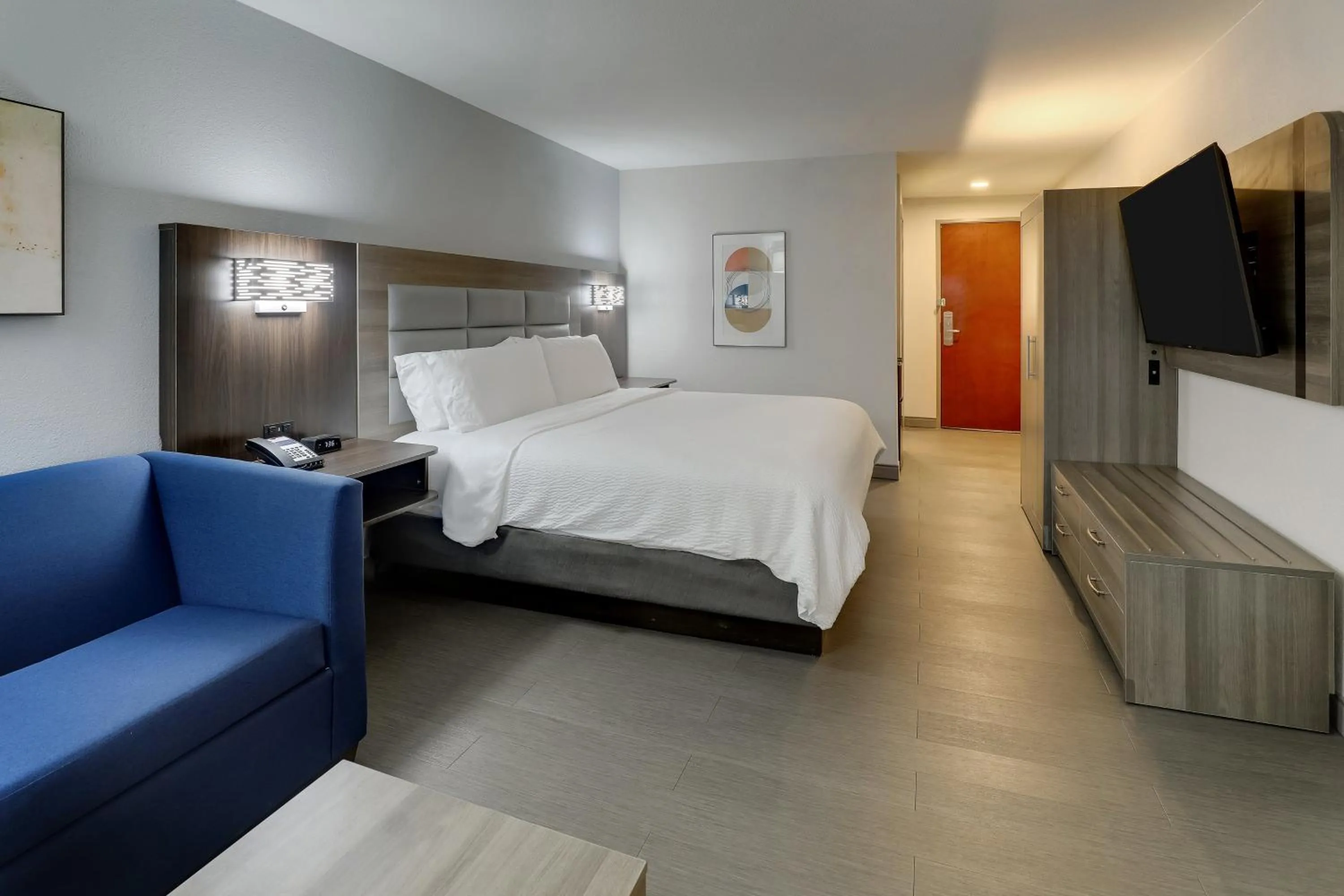 Photo of the whole room, Bed in Holiday Inn Express Lexington Southwest Nicholasville by IHG