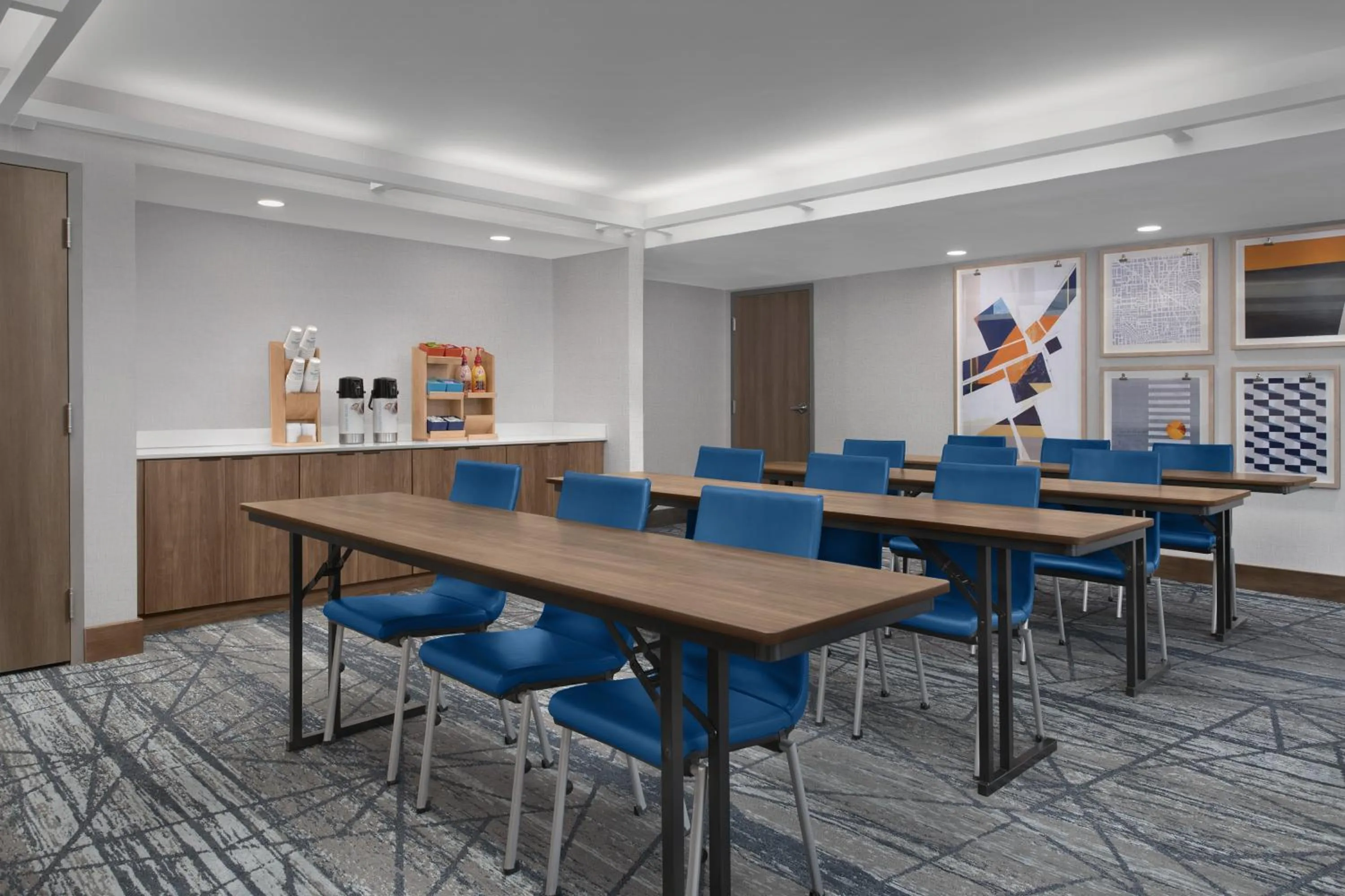Meeting/conference room in Independent SPHC BWI Suites