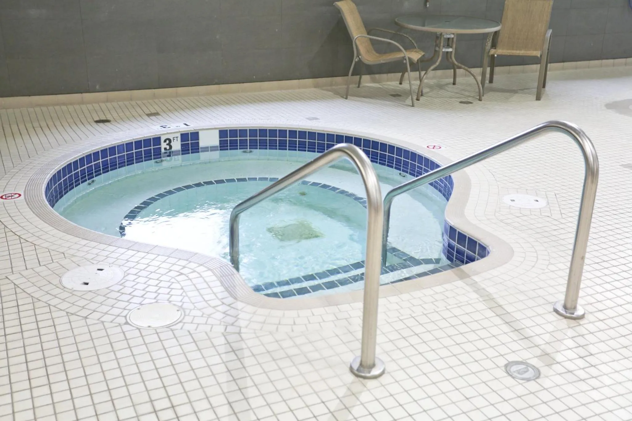 Swimming pool in Holiday Inn Express Hotel & Suites Vernon by IHG