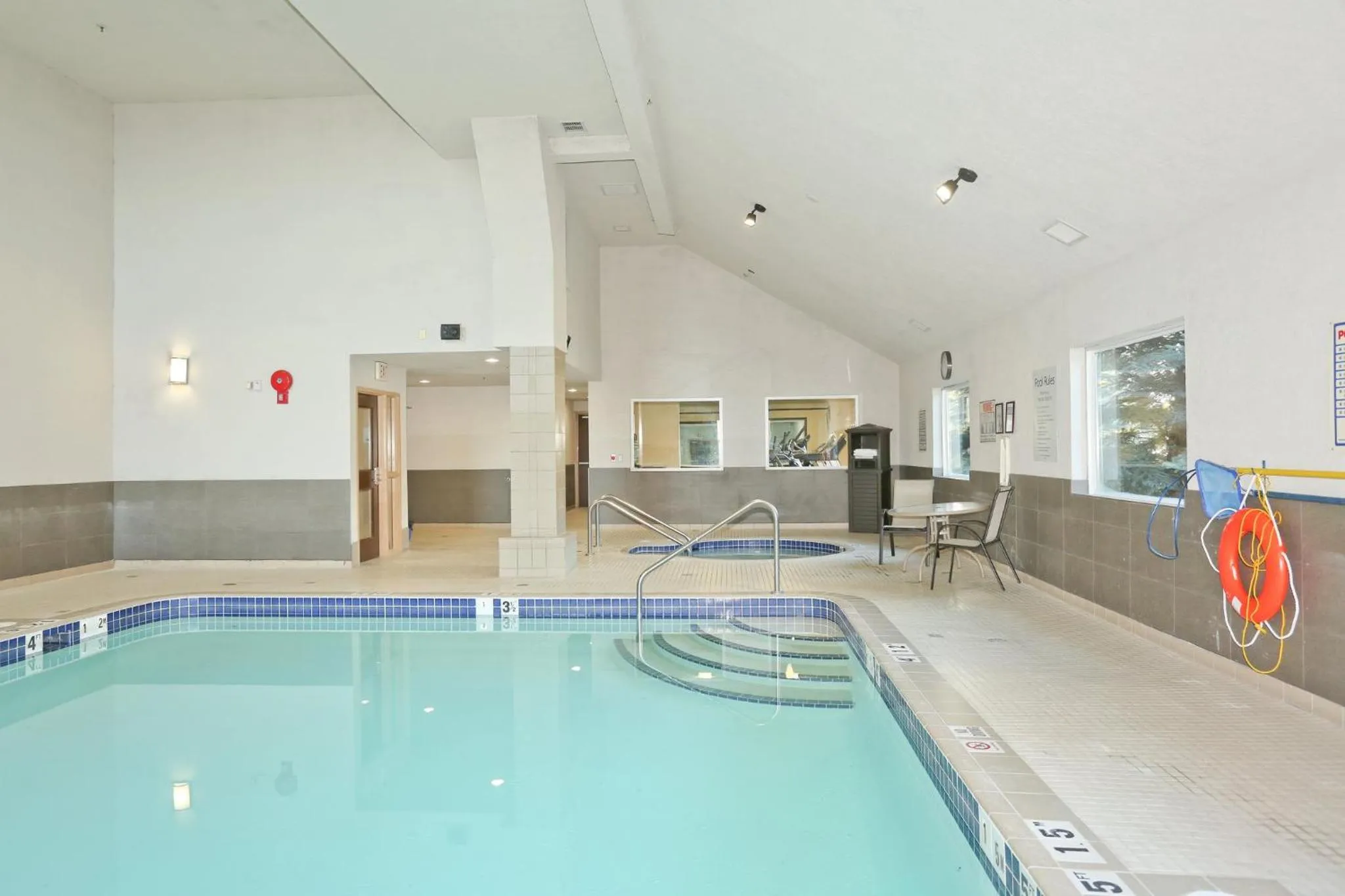 Swimming pool in Holiday Inn Express Hotel & Suites Vernon by IHG