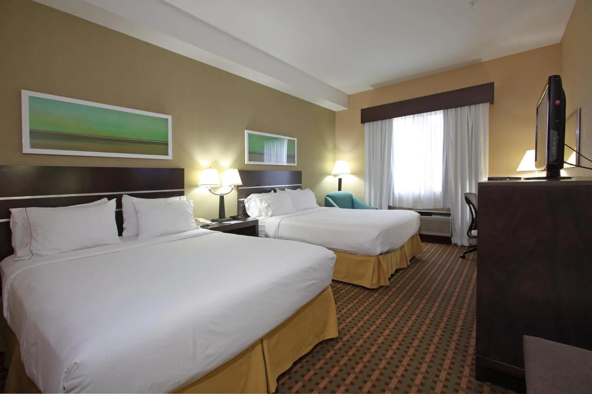 Photo of the whole room, Bed in Holiday Inn Express Hotel & Suites Vernon by IHG