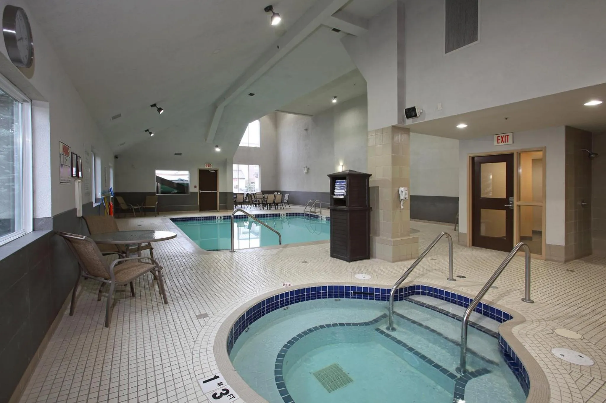 Swimming pool in Holiday Inn Express Hotel & Suites Vernon by IHG