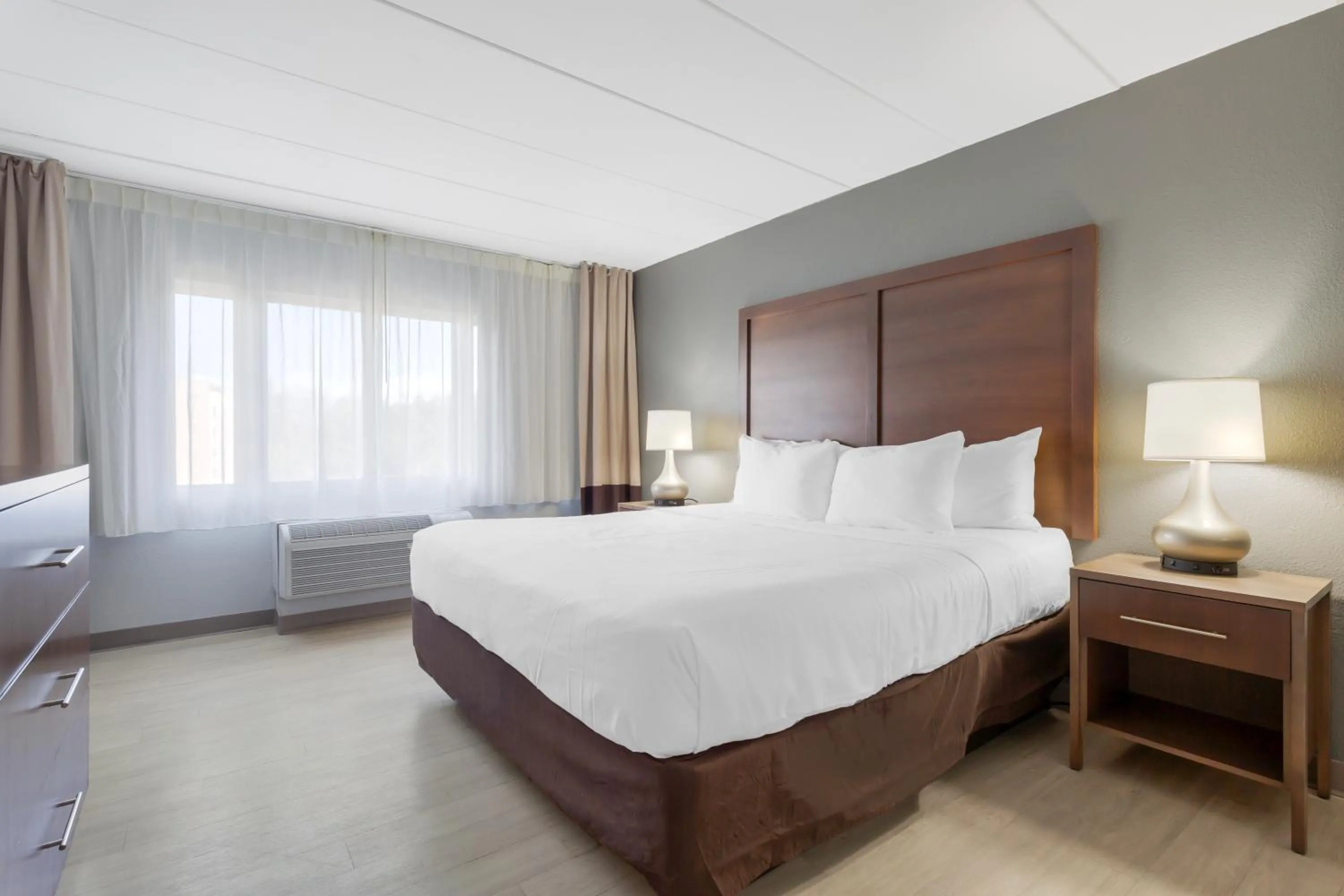 Bedroom, Bed in Clarion Hotel & Suites BWI Airport North