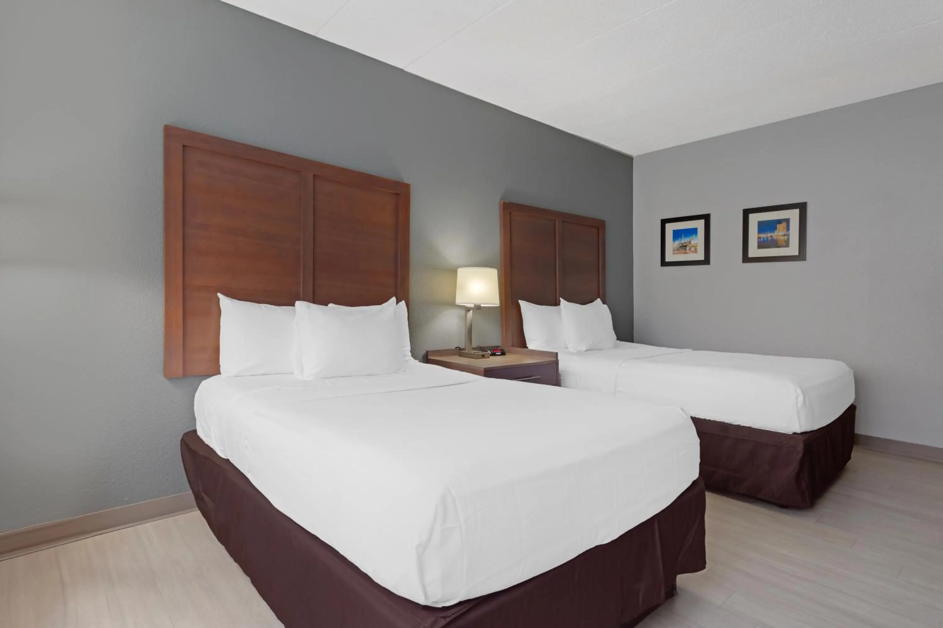 Bedroom, Bed in Clarion Hotel & Suites BWI Airport North