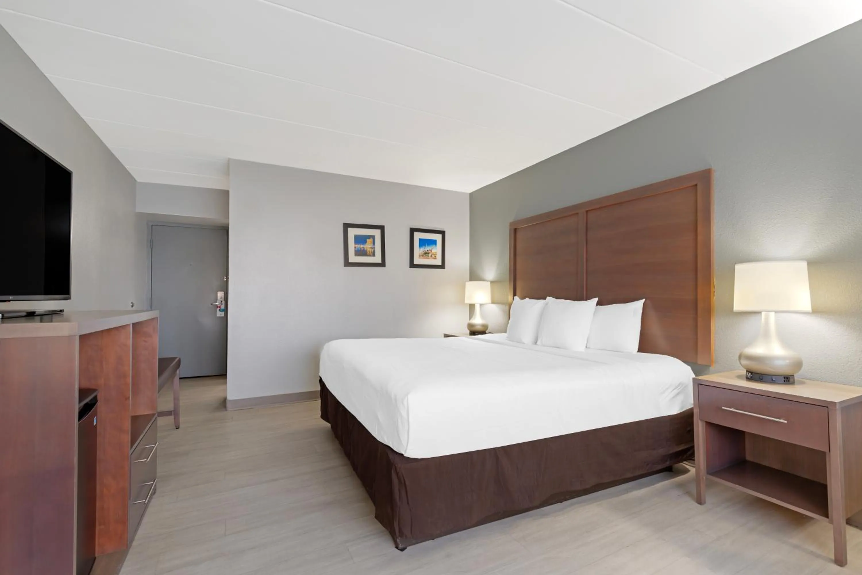 Bedroom, Bed in Clarion Hotel & Suites BWI Airport North