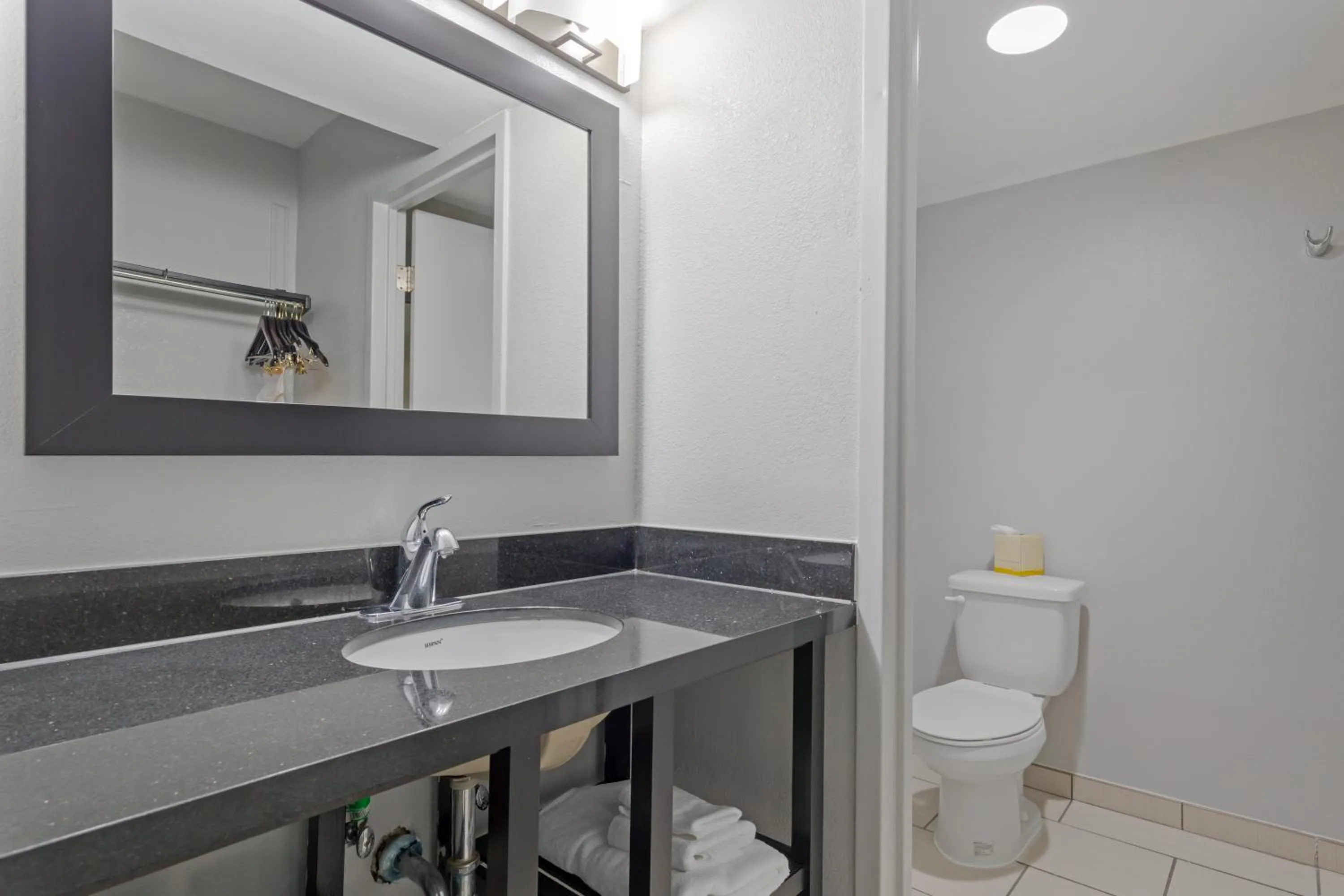 Bathroom in Clarion Hotel & Suites BWI Airport North