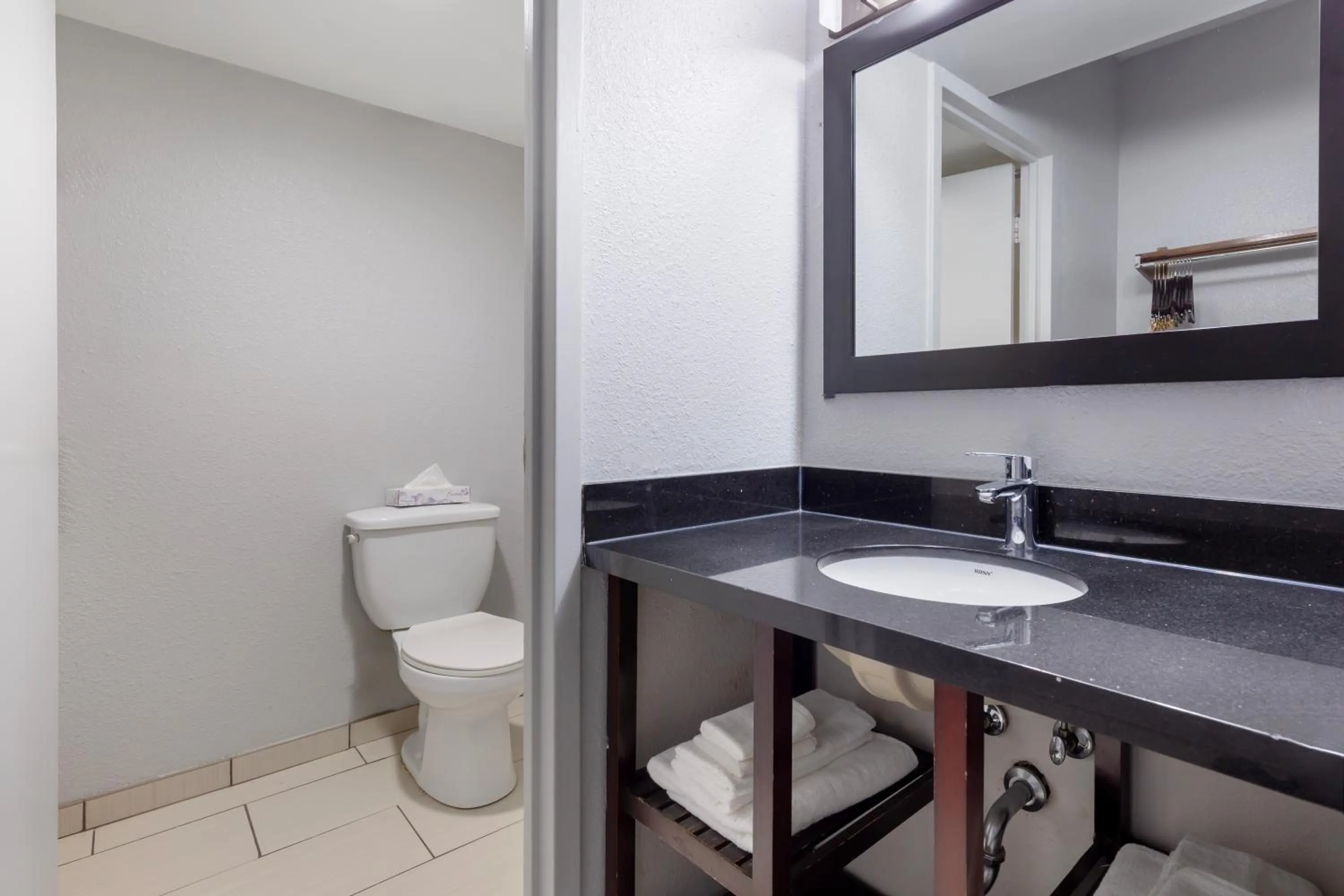 Bathroom in Clarion Hotel & Suites BWI Airport North