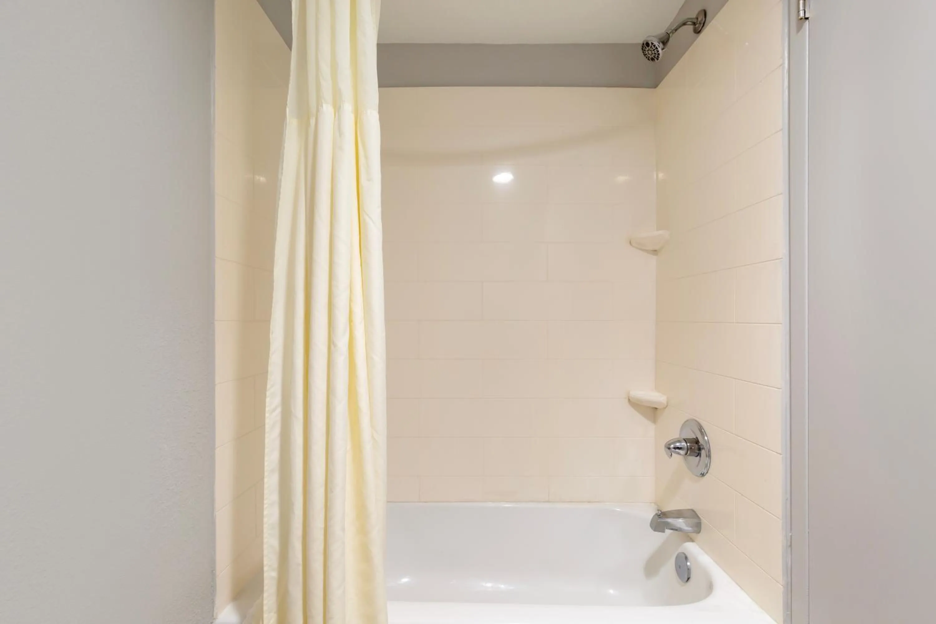 Bathroom in Clarion Hotel & Suites BWI Airport North