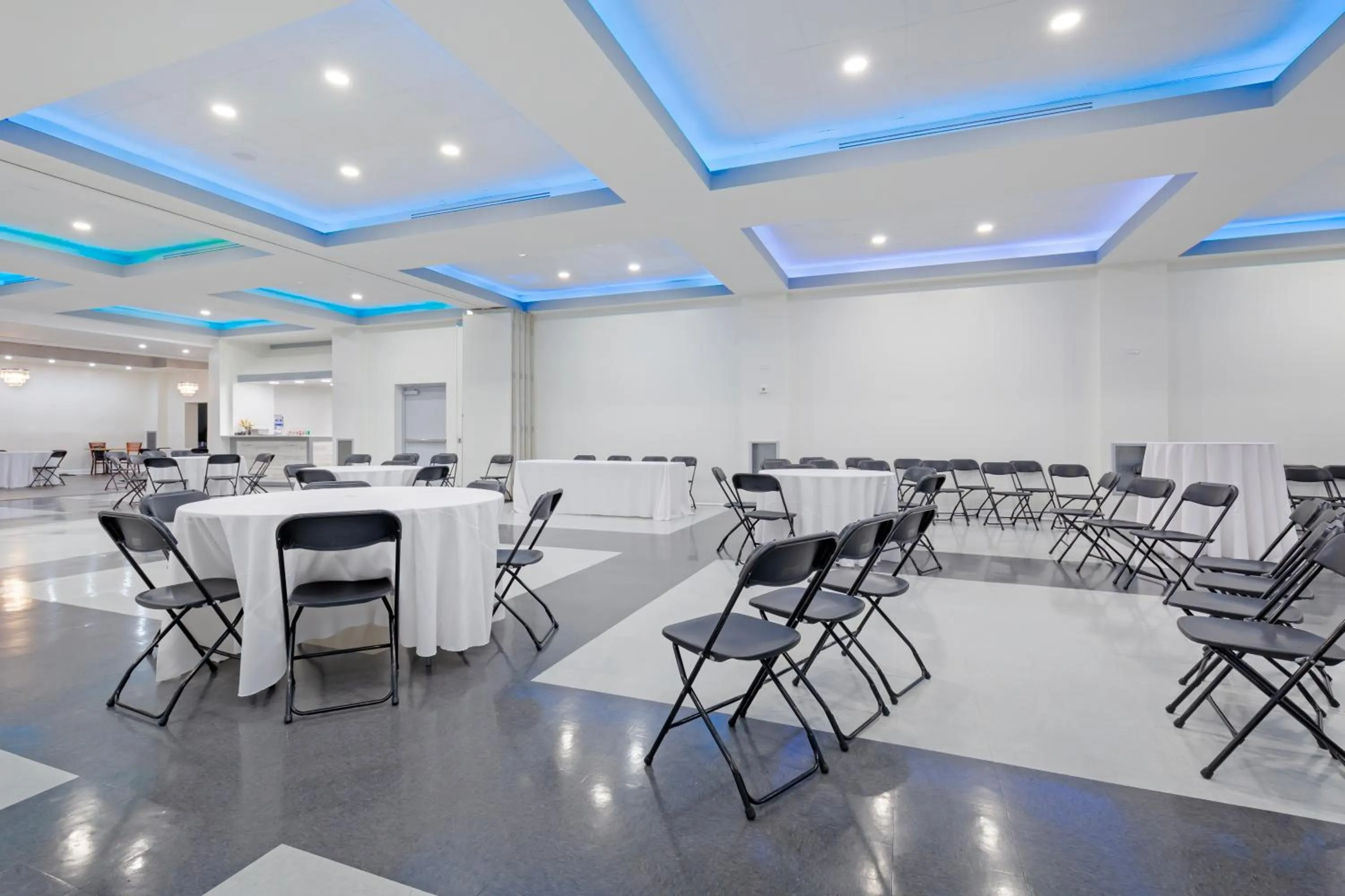 Meeting/conference room in Clarion Hotel & Suites BWI Airport North