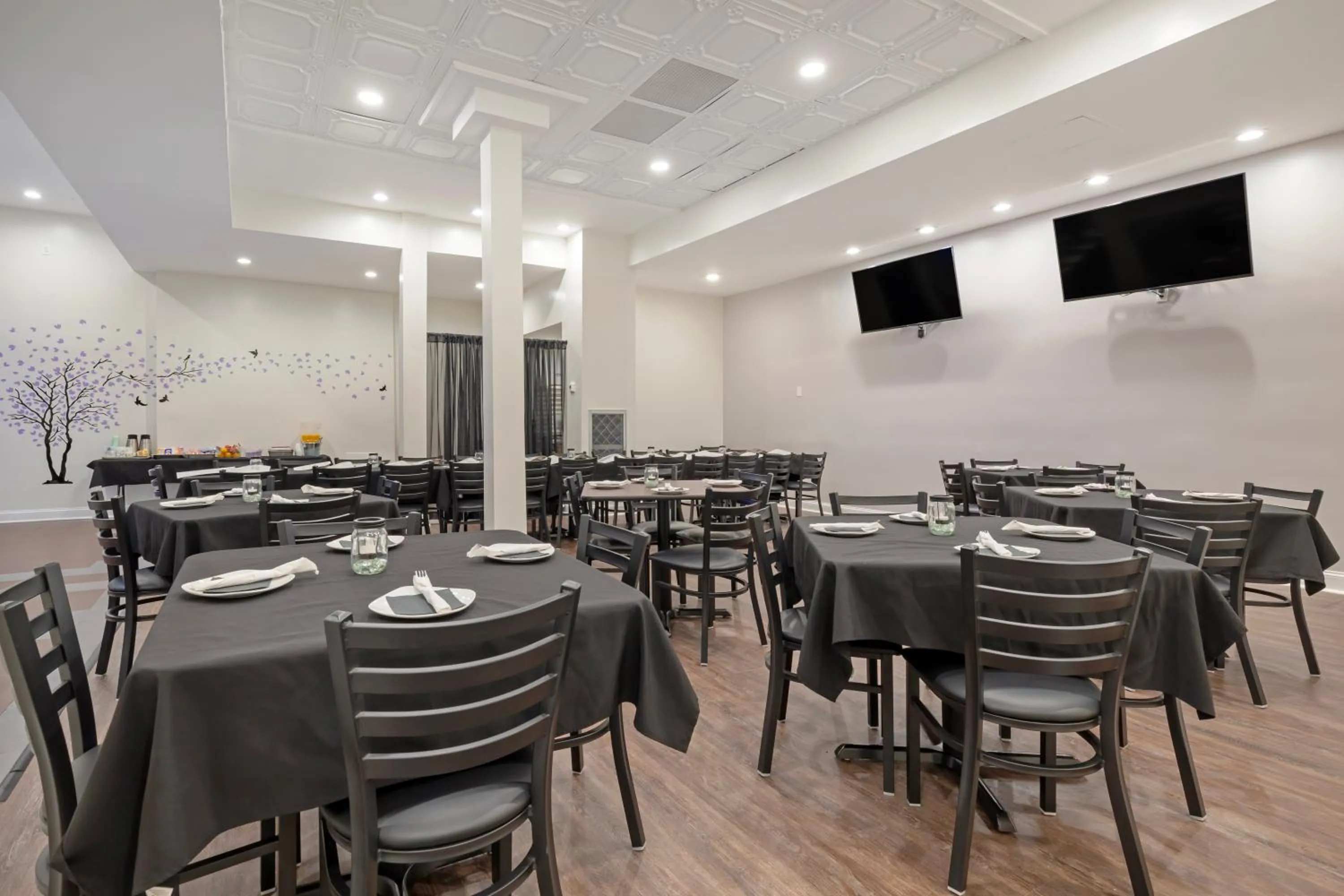 Breakfast in Clarion Hotel & Suites BWI Airport North