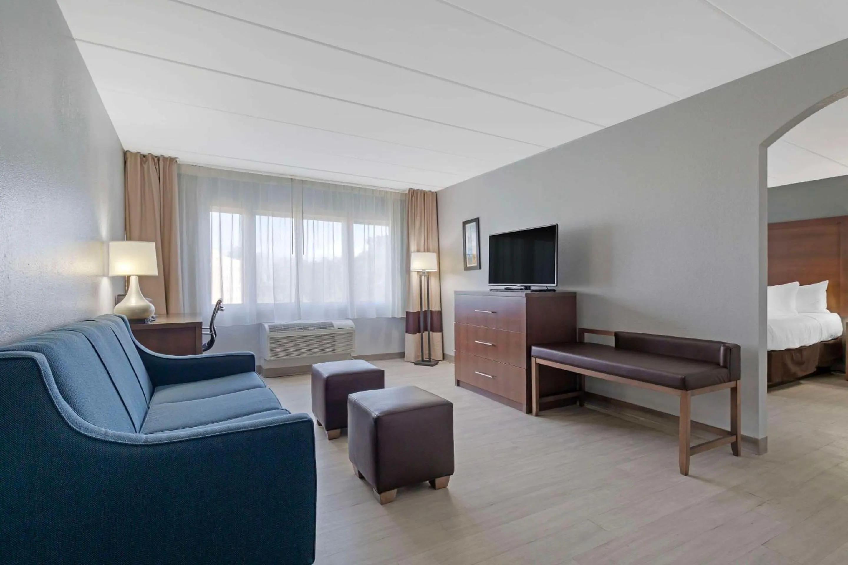 Bedroom, Bed in Clarion Hotel & Suites BWI Airport North