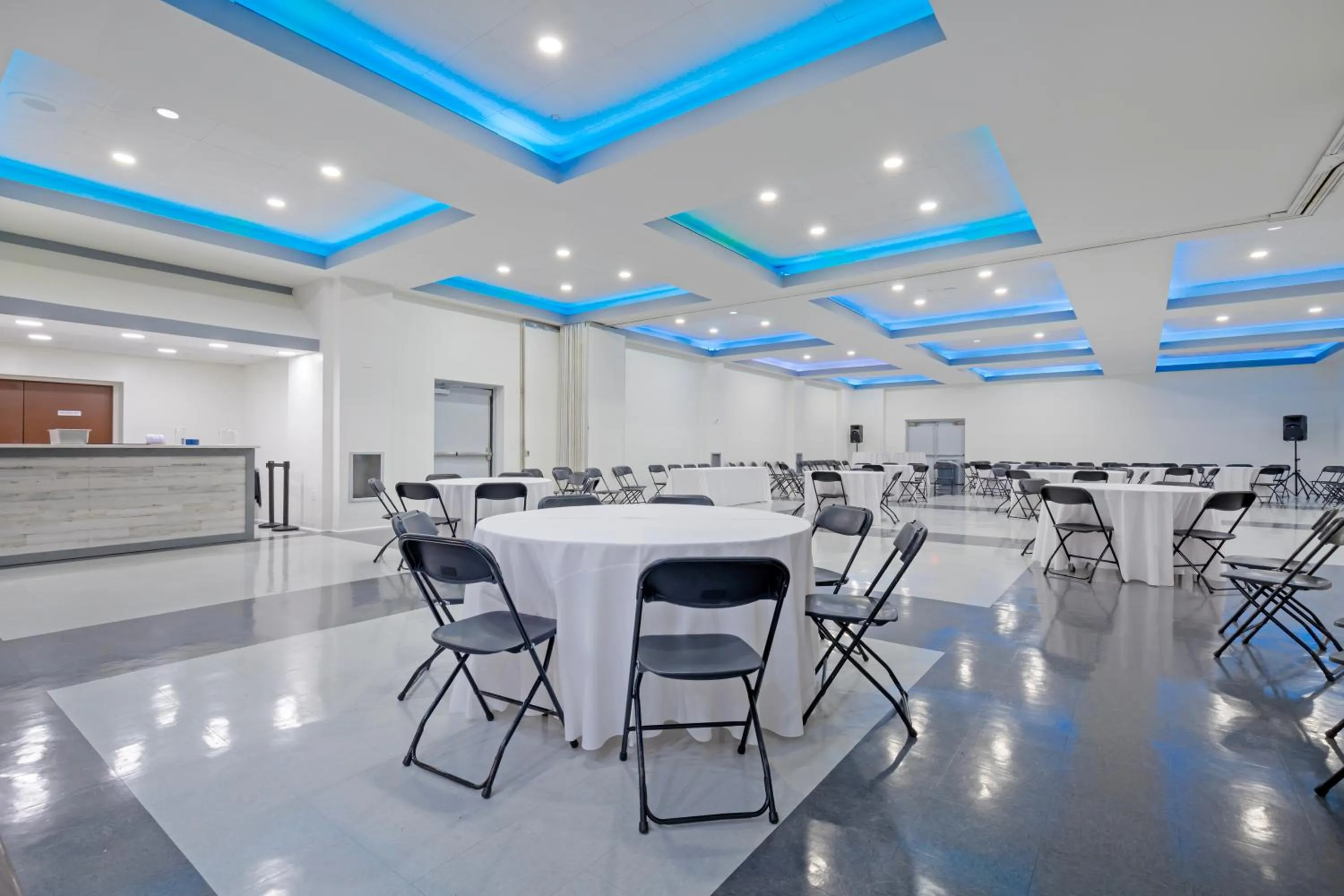 Meeting/conference room in Clarion Hotel & Suites BWI Airport North