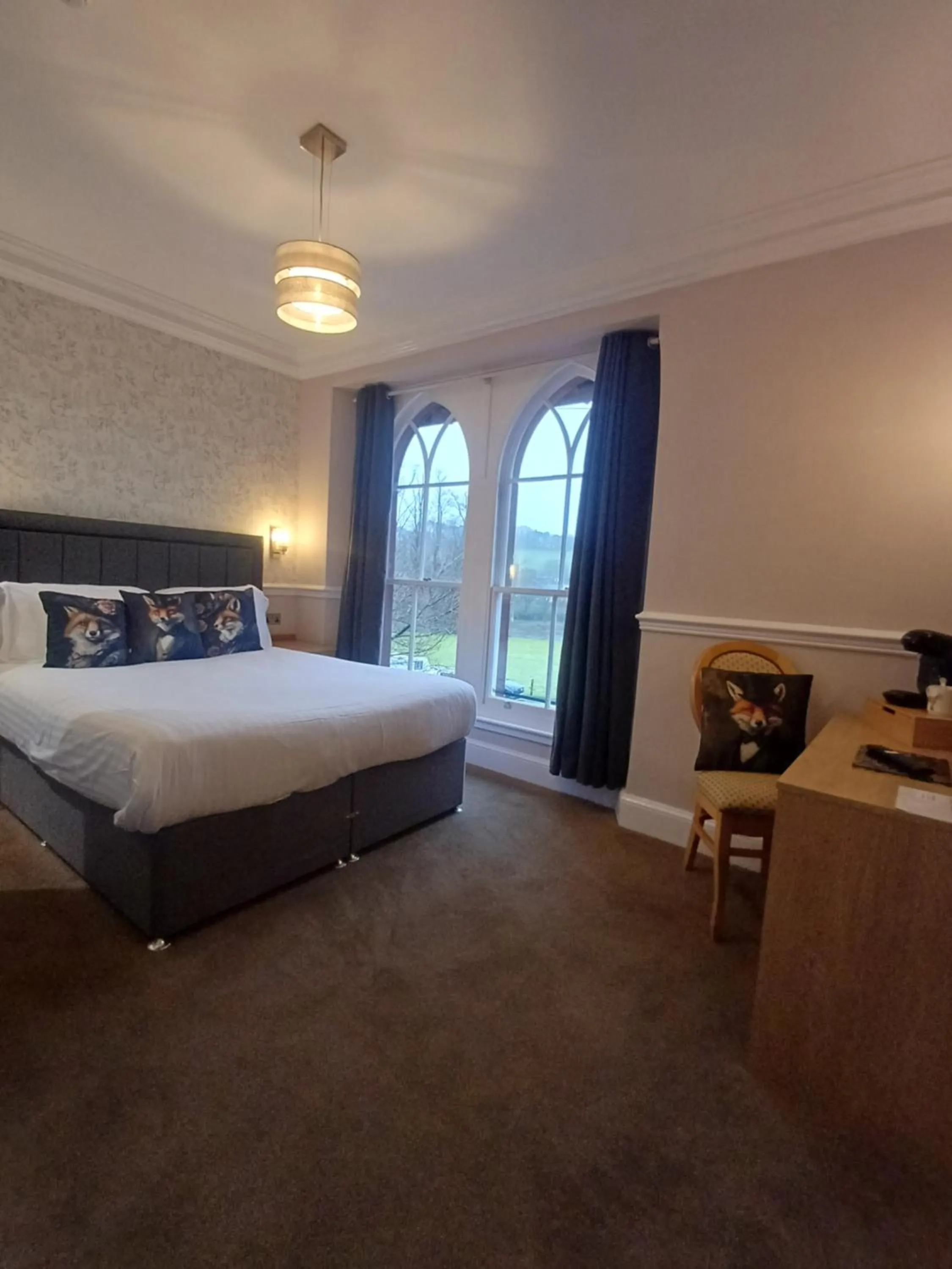 Bedroom, Bed in Fox and Pheasant Inn