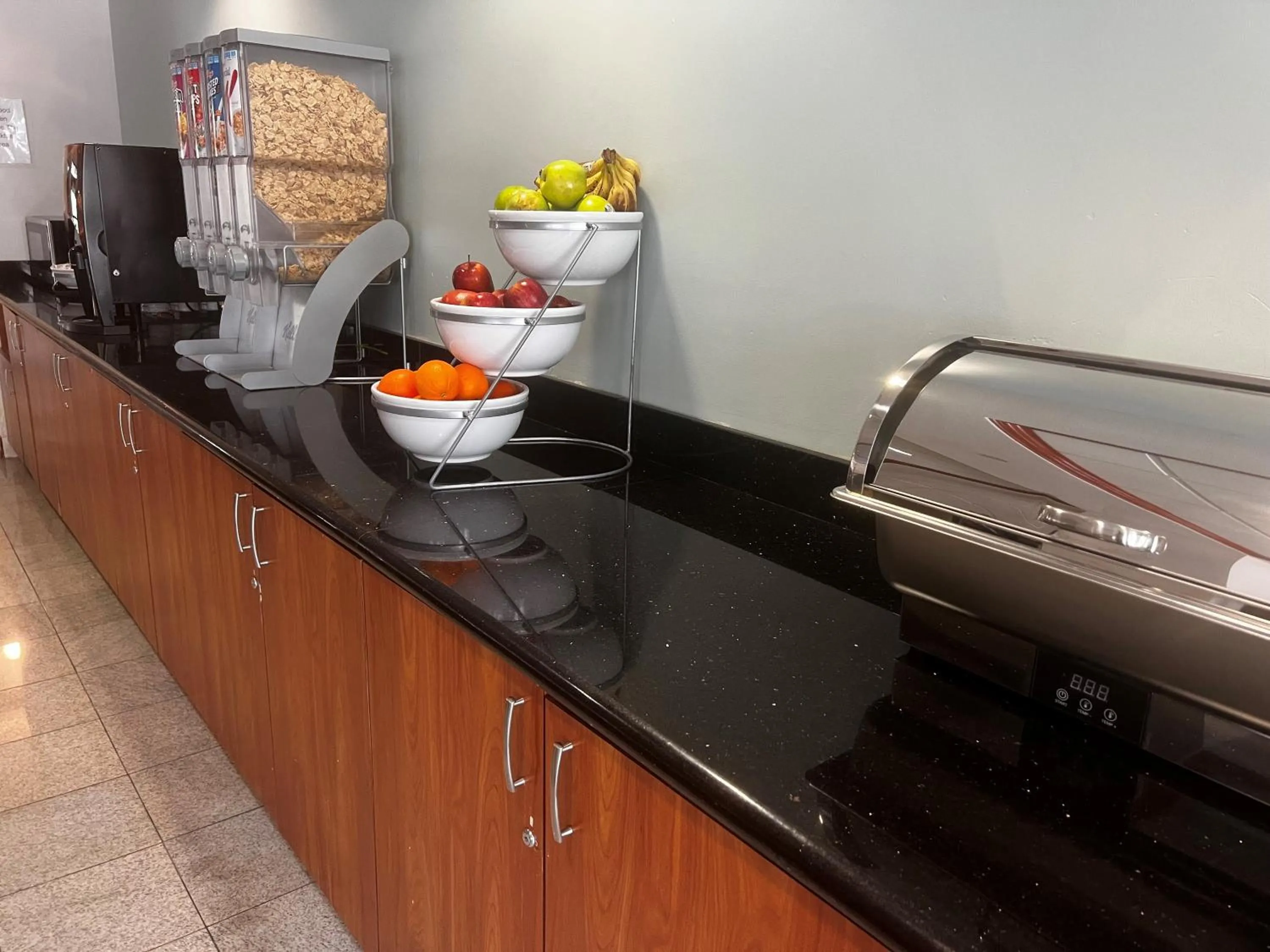 Buffet breakfast in Wingate By Wyndham Houston / Willowbrook