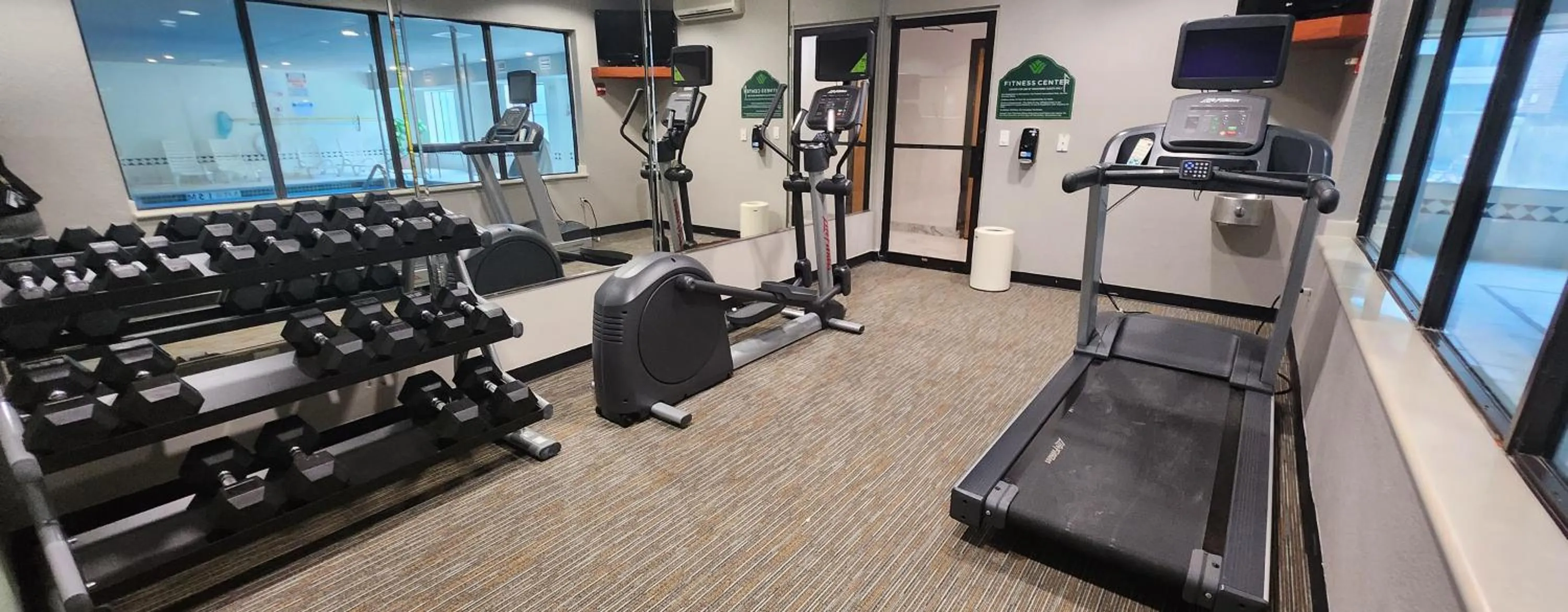 Fitness centre/facilities in Wingate By Wyndham Houston / Willowbrook