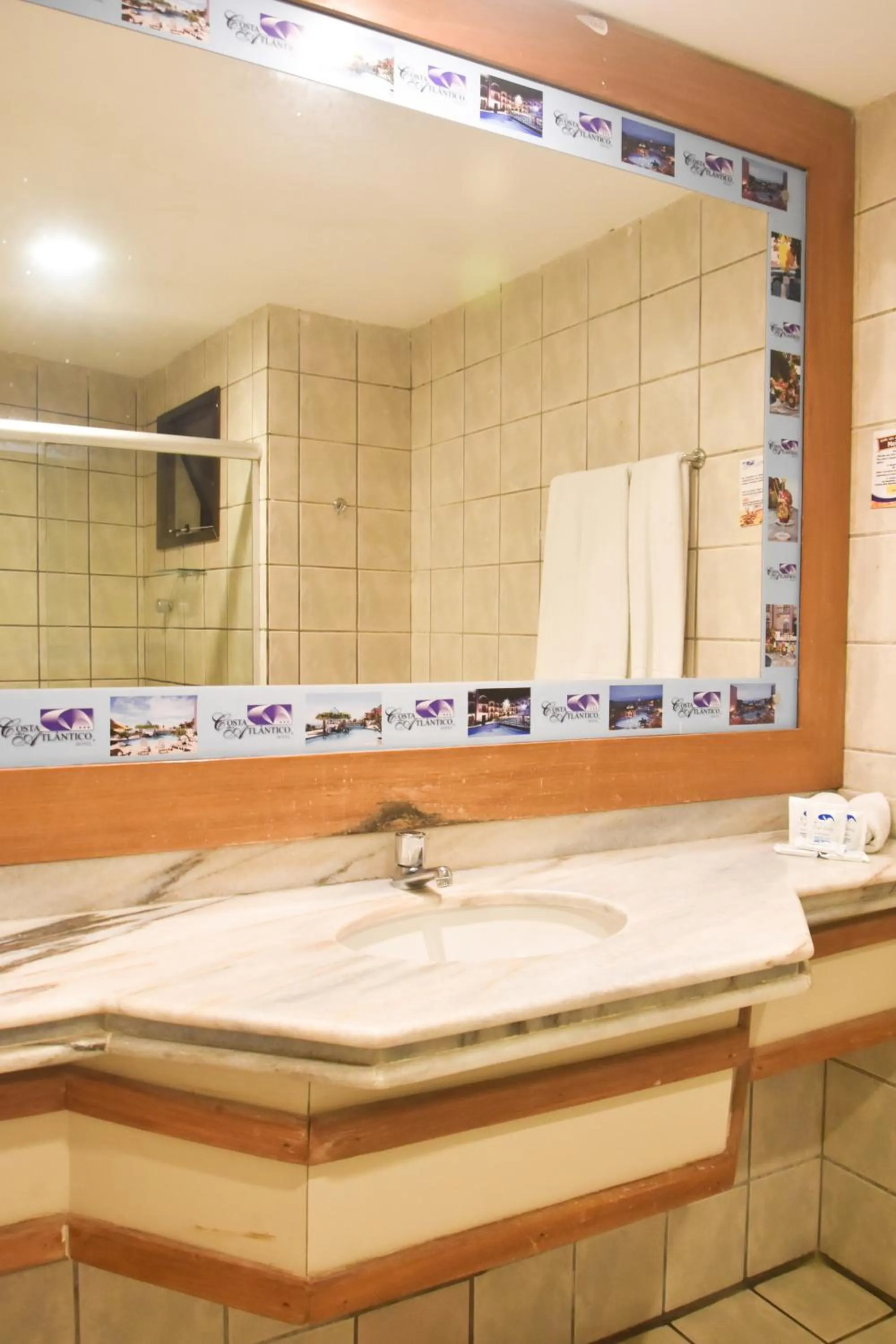 Bathroom in Hotel Costa do Atlantico