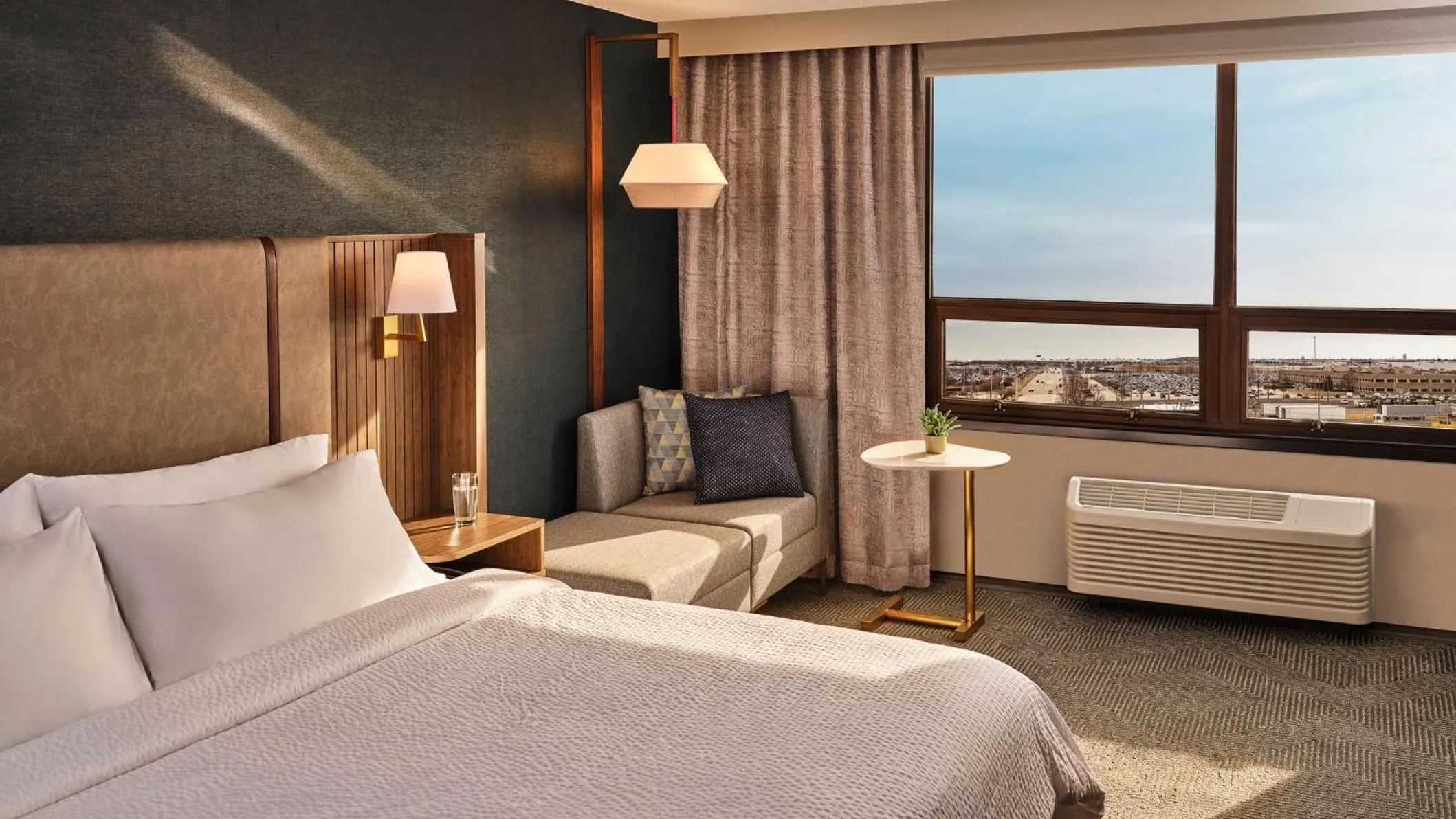 Photo of the whole room, Bed in Holiday Inn Chicago Midway Airport S by IHG