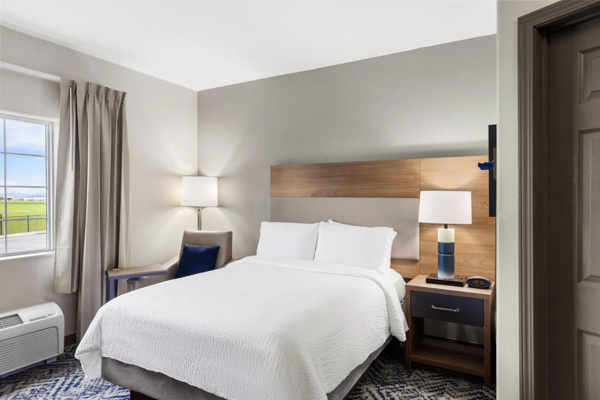 Photo of the whole room, Bed in Candlewood Suites Yuma by IHG