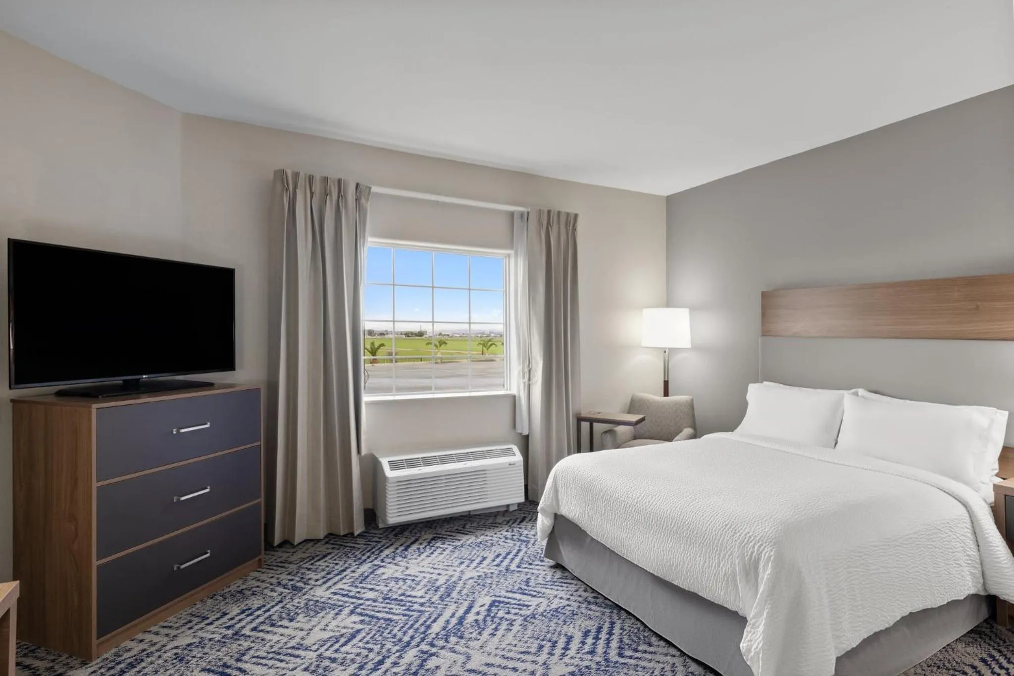 Photo of the whole room, Bed in Candlewood Suites Yuma by IHG