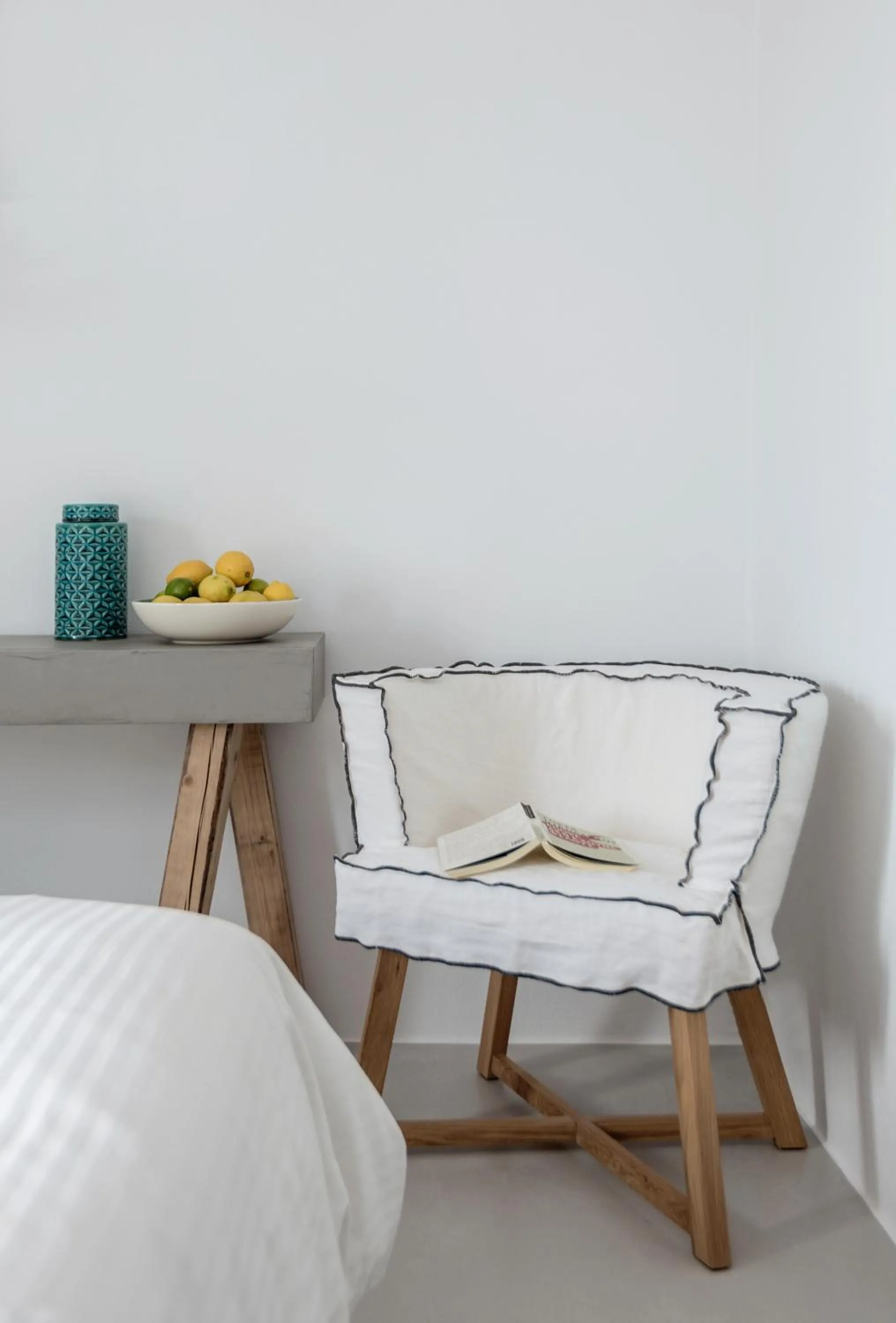 Seating area, Bed in Seven Suites