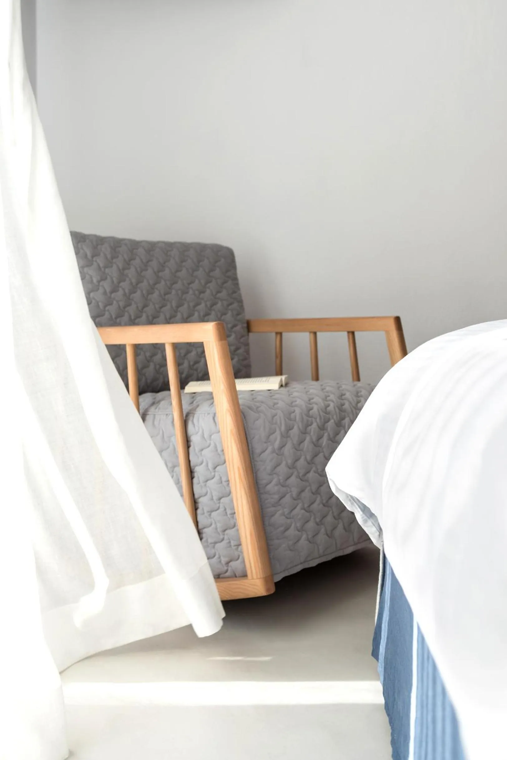 Seating area, Bed in Seven Suites