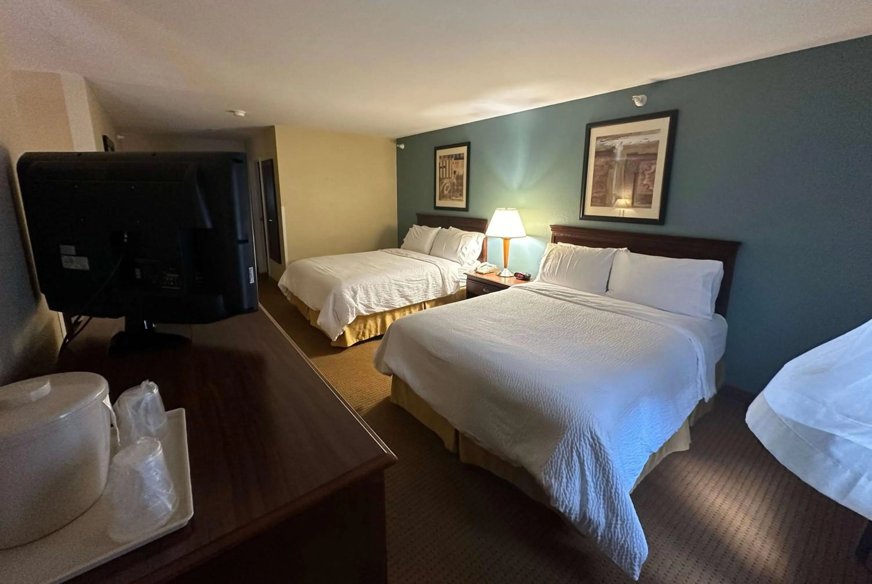 Photo of the whole room, Bed in Wingate by Wyndham Newell