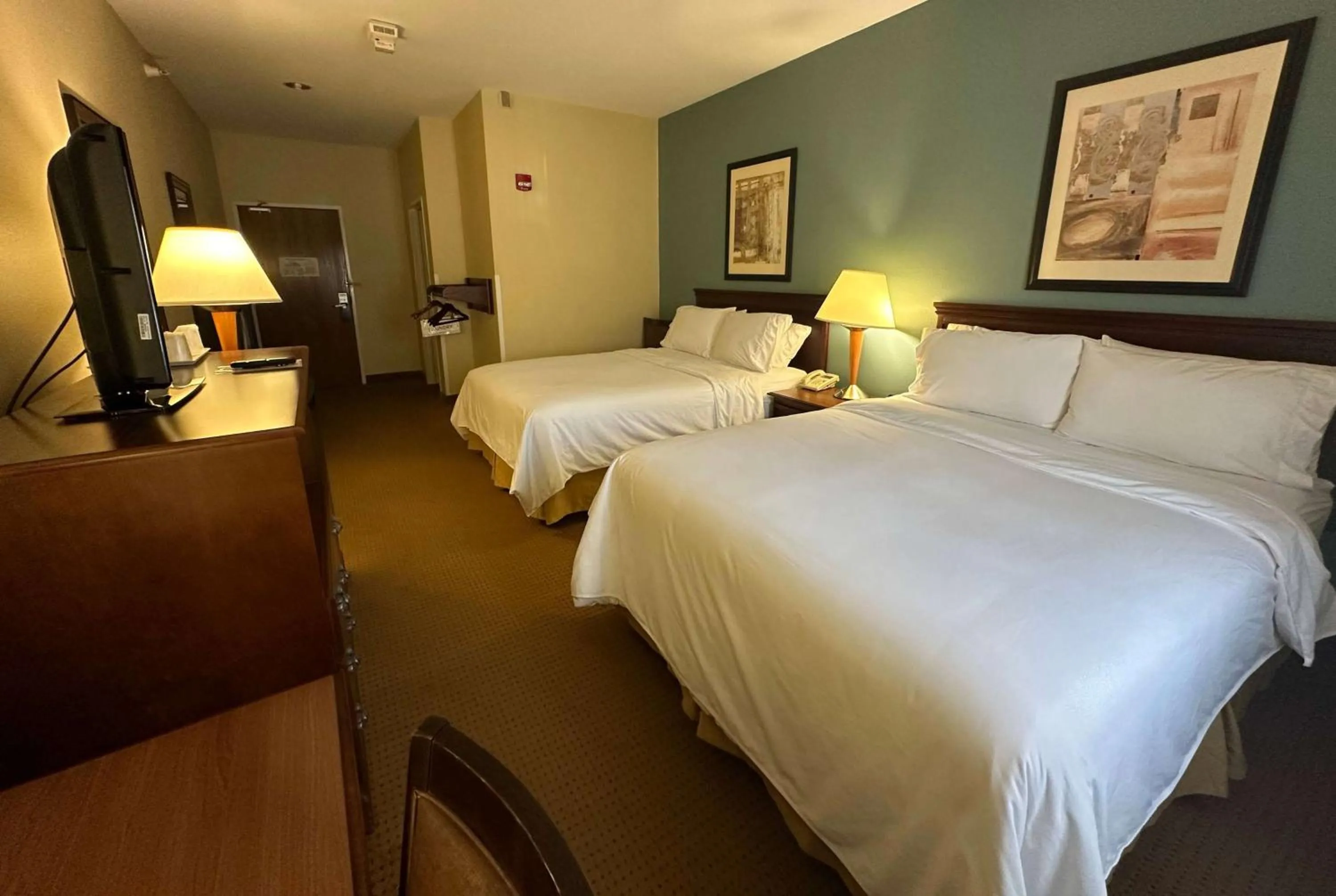 Photo of the whole room, Bed in Wingate by Wyndham Newell